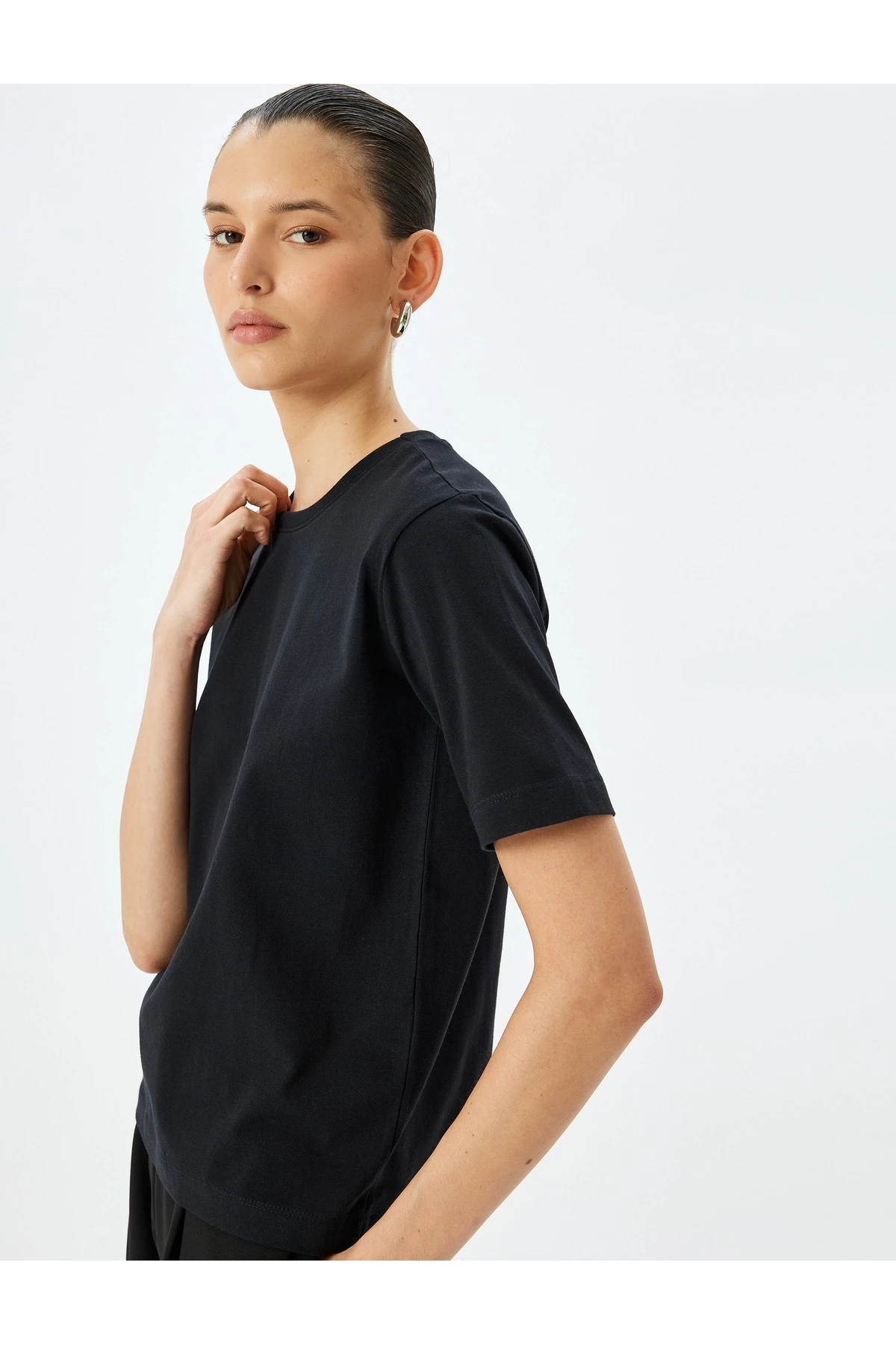Pamuklu Bisiklet Yaka Kısa Kollu Basic Tişört