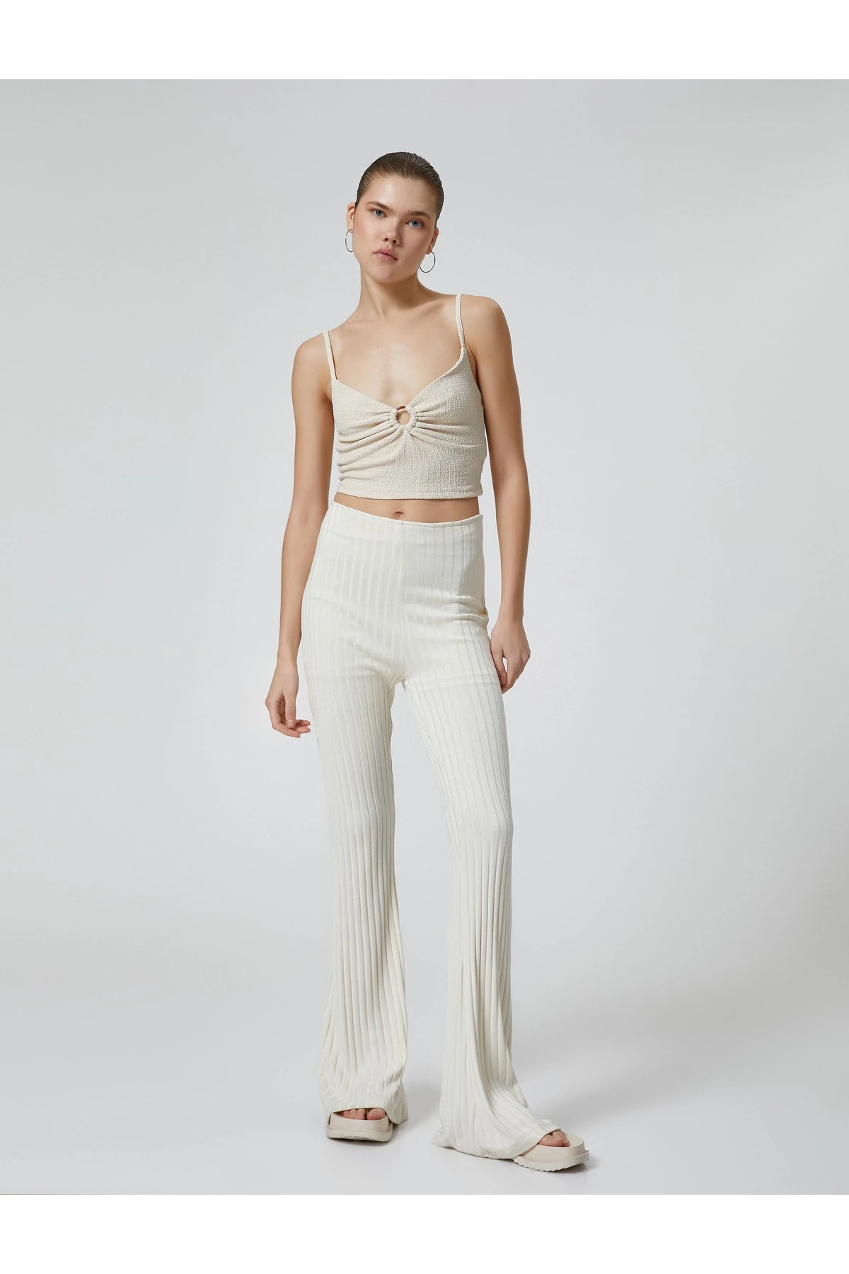 İnce Askılı Crop Büstiyer Kalp Yaka Pencere Detaylı Bürümcük