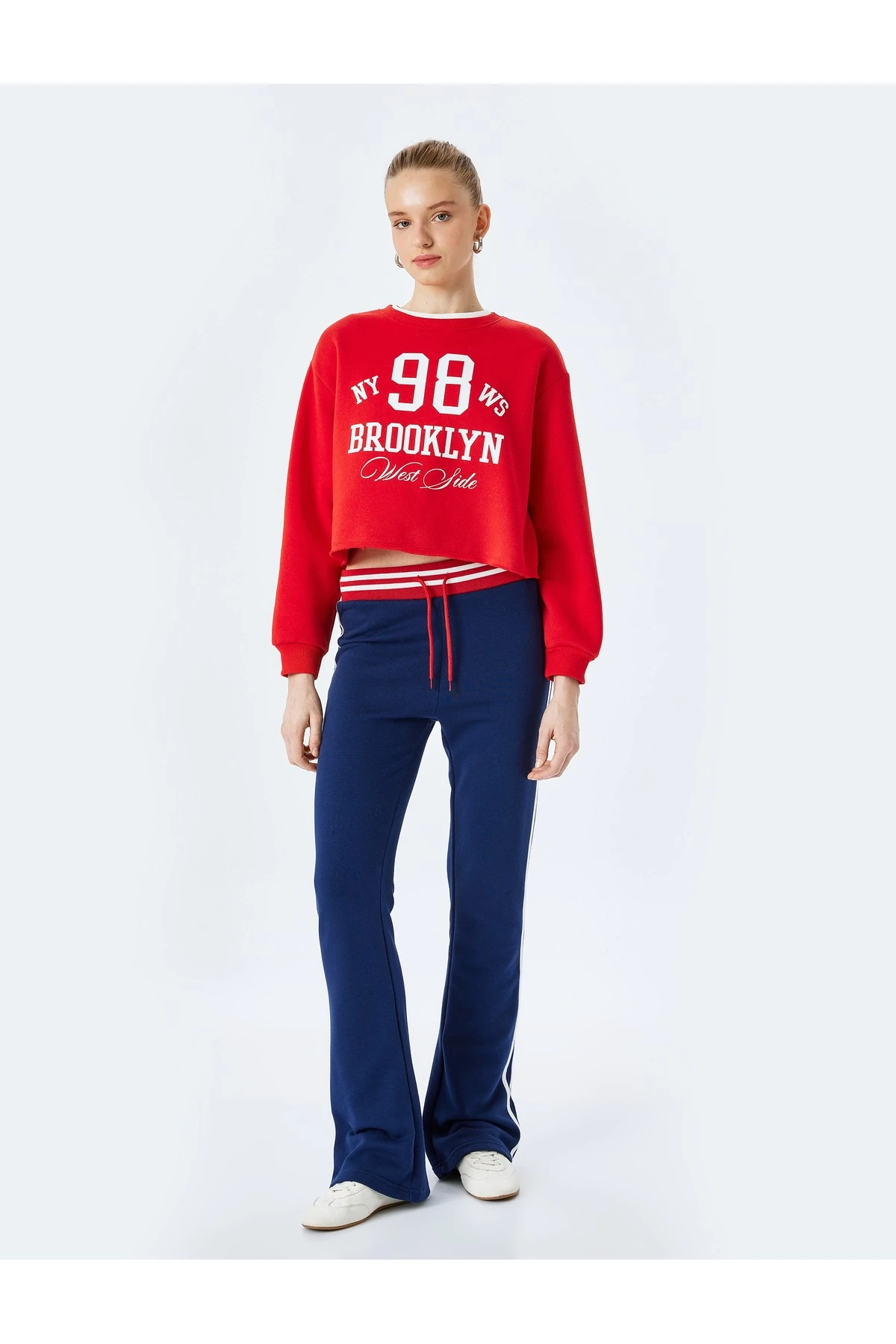 Şardonlu Kolej Baskılı Bisiklet Yaka Crop Sweatshirt