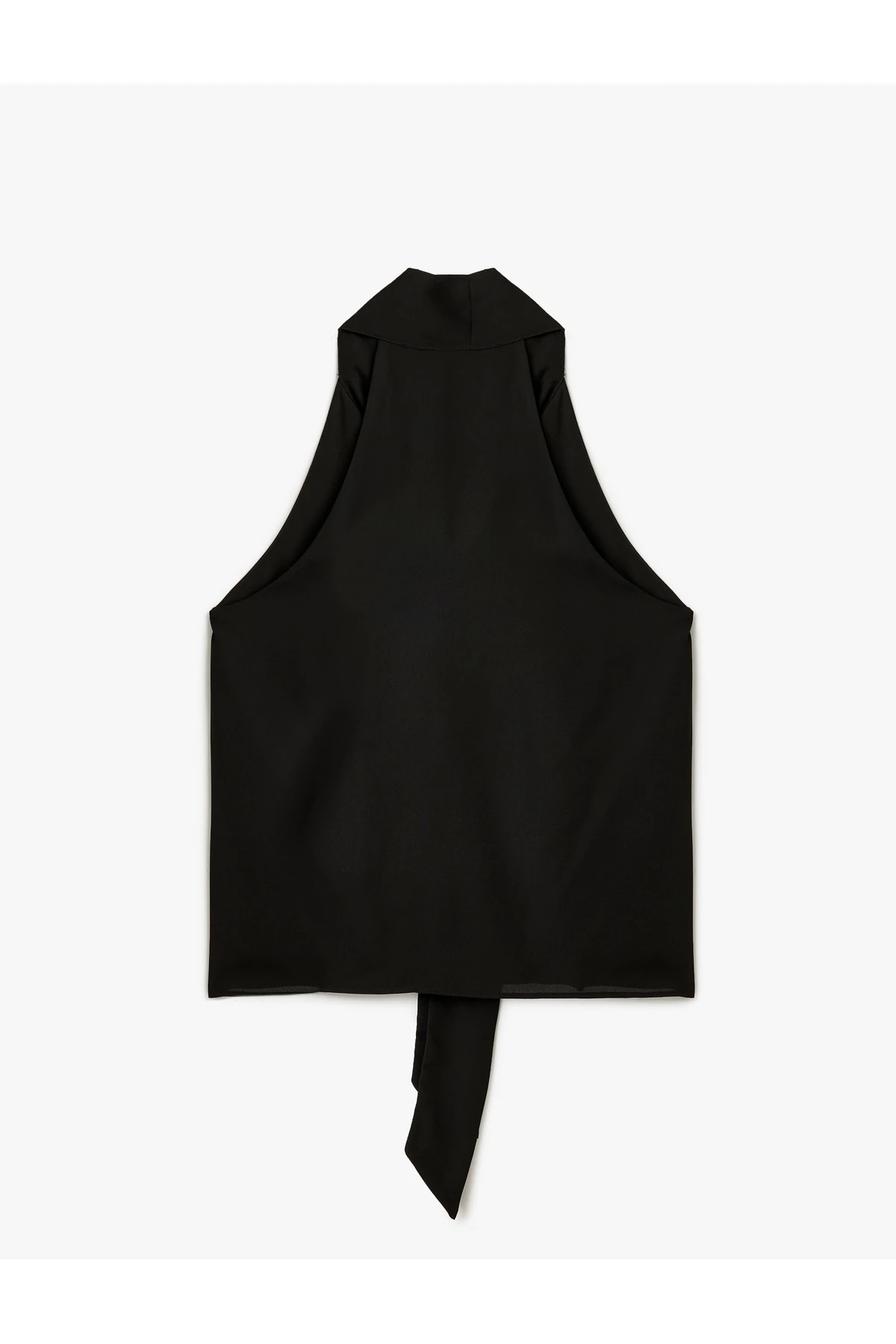 Krep Kumaş Aksesuar Detaylı Fular Bağlama Detaylı Halter Yaka Bluz