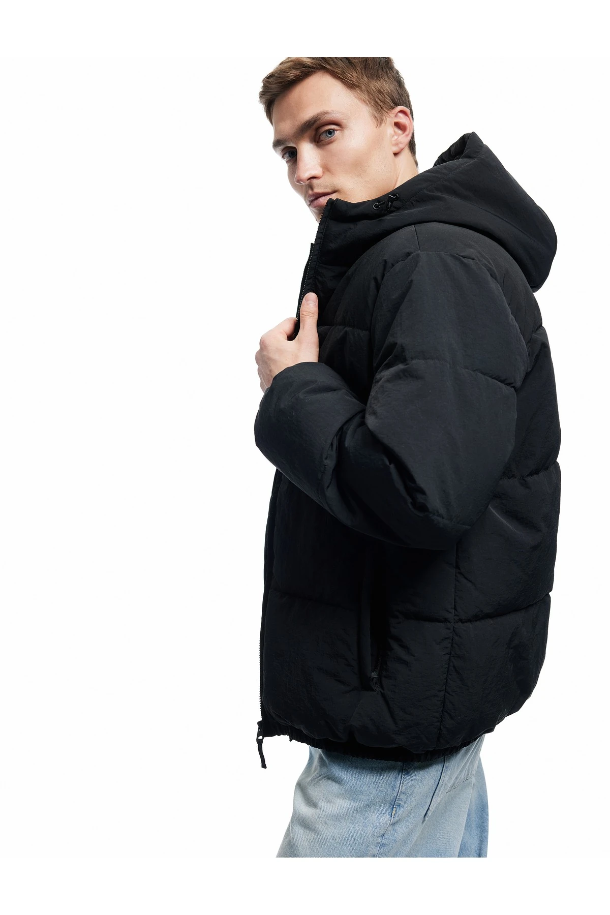 Uzun Kollu Cep Detaylı Fermuarlı Kapşonlu Kışlık Şişme Mont