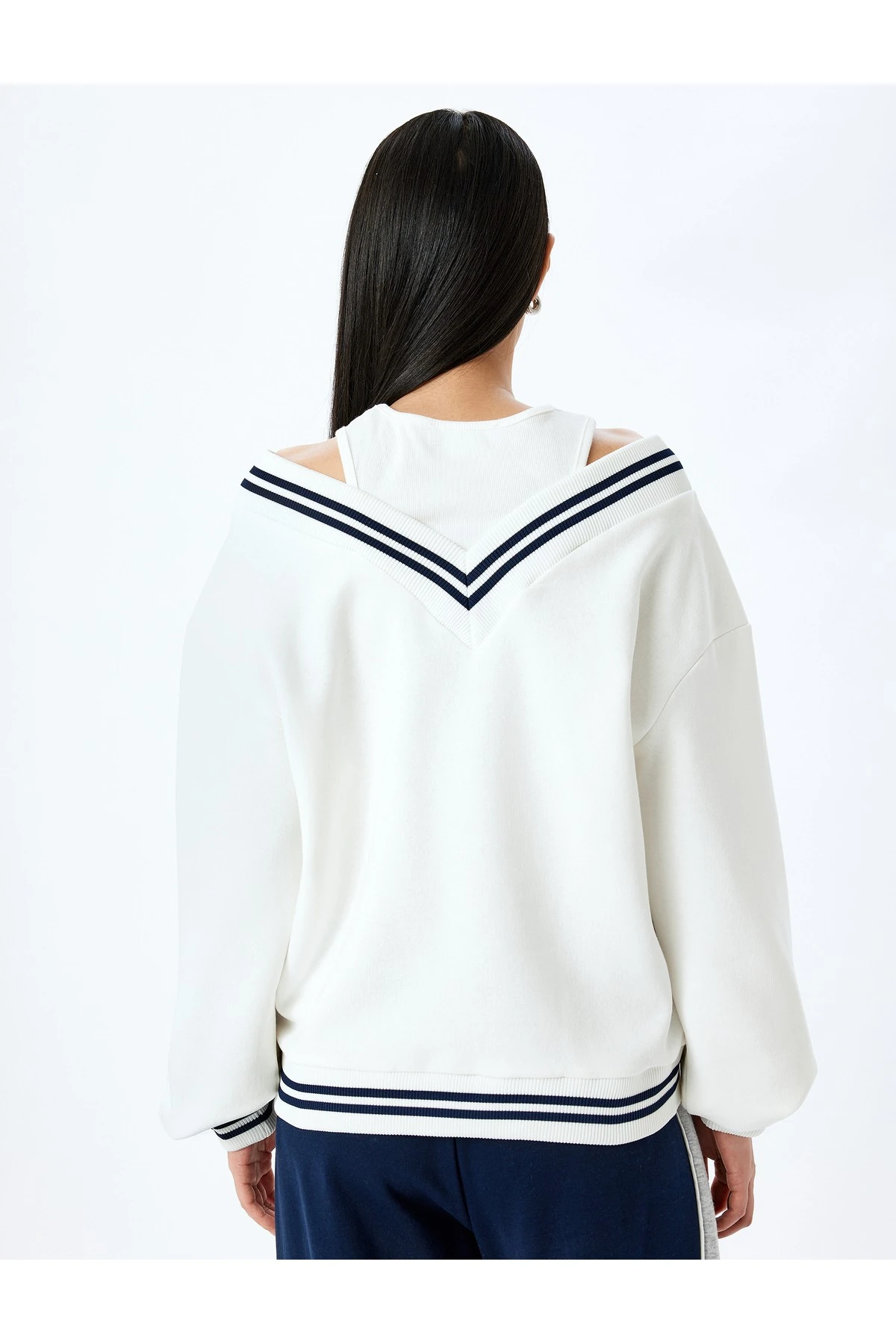 Şardonlu Biyeli Oversize V Yaka Atlet Detaylı Sweatshirt