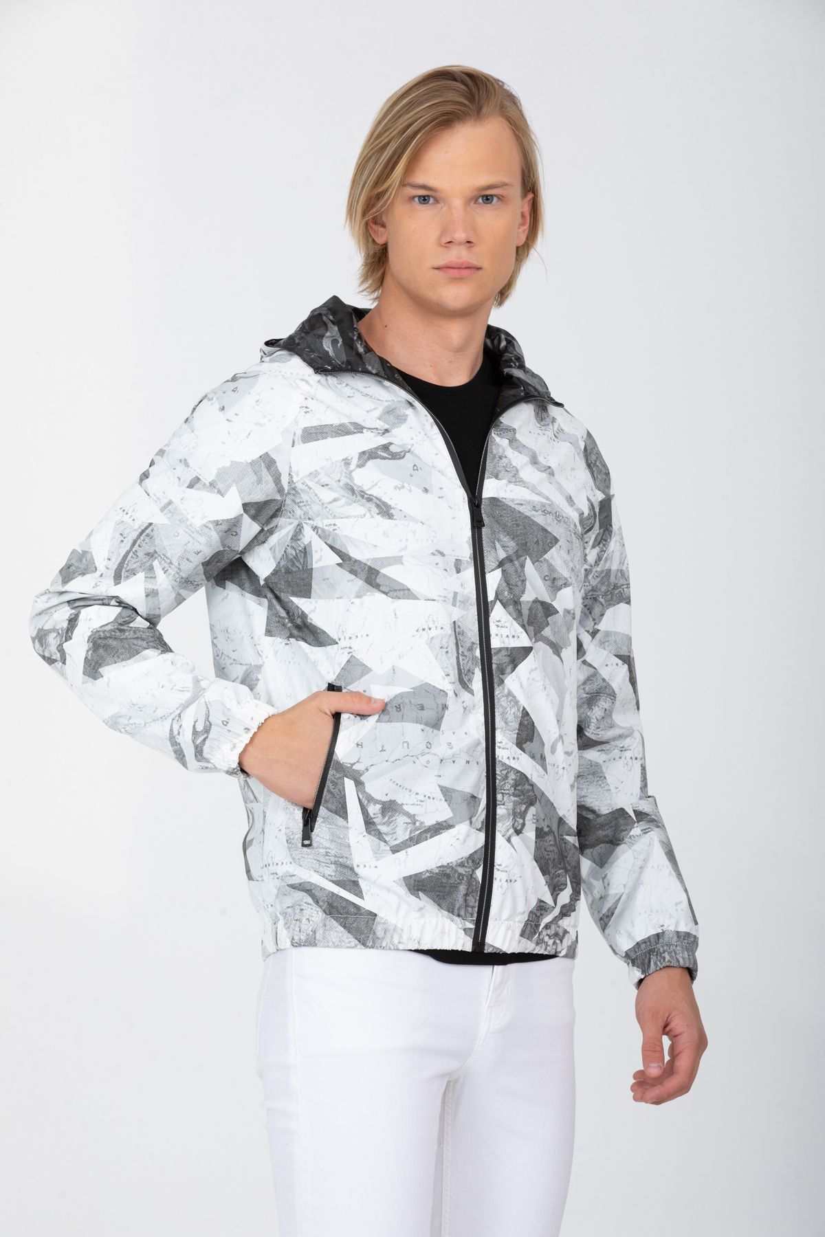 Erkek Beyaz Kapüşonlu Desenli Suni Deri Kumaşlı Astarlı Baharlık Mont 8069