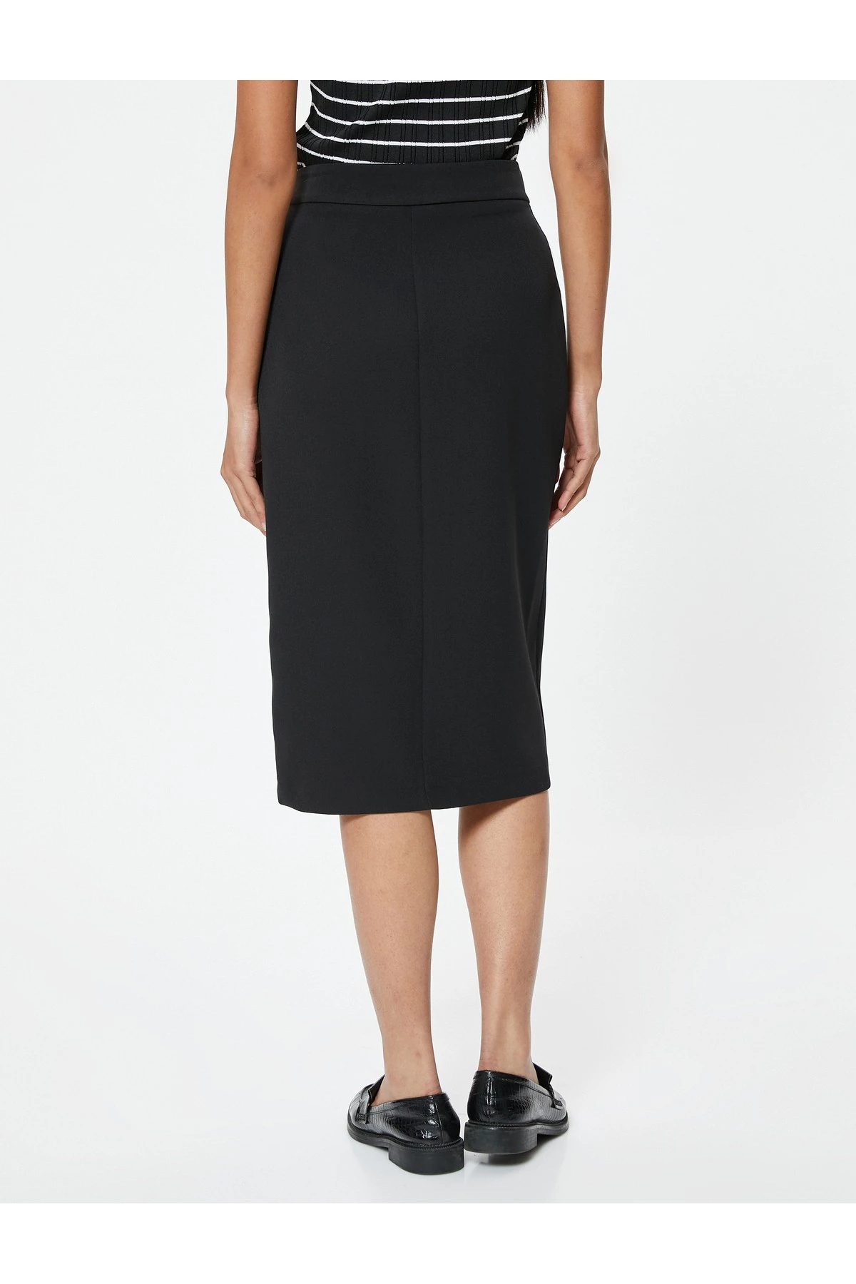 Kuşak Detaylı Metal Aksesuarlı Midi Kruvaze Etek