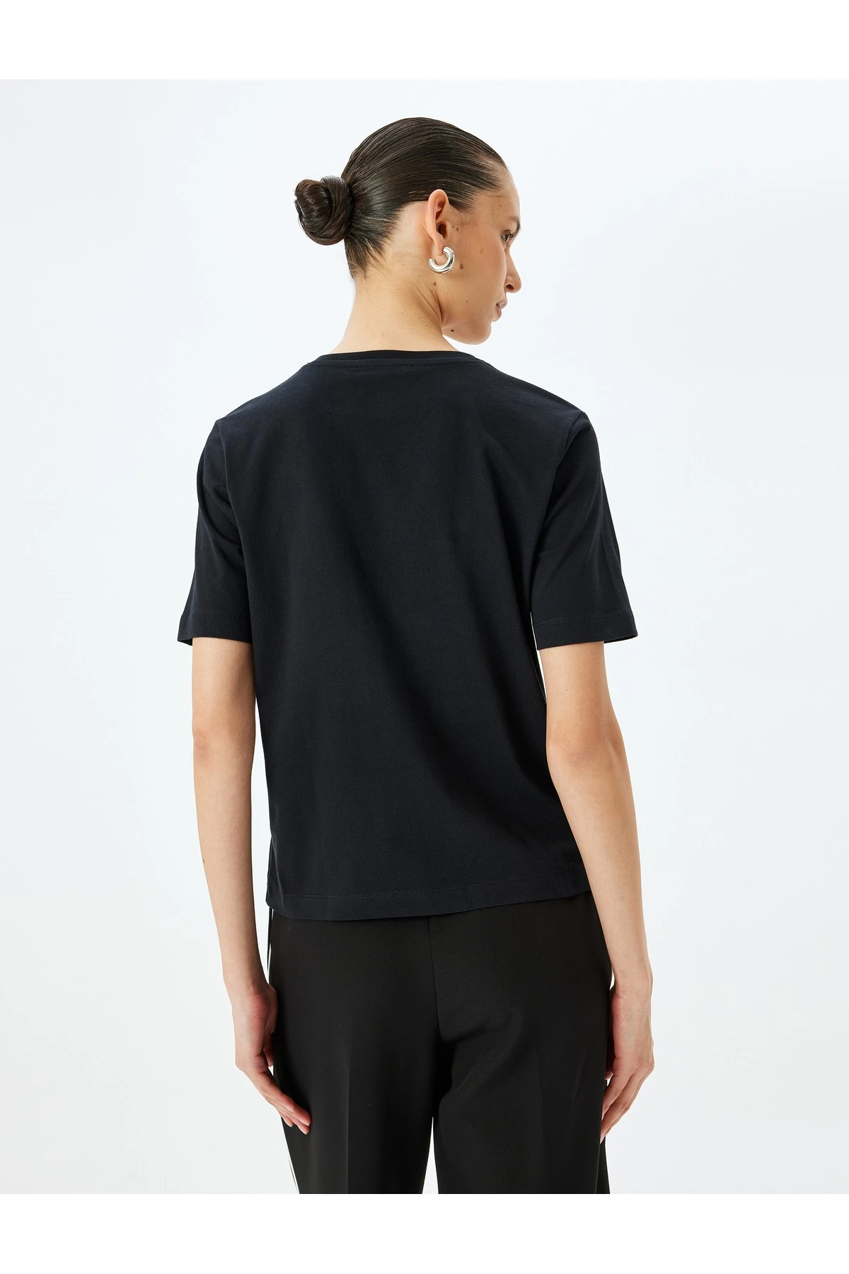 Pamuklu Bisiklet Yaka Kısa Kollu Basic Tişört