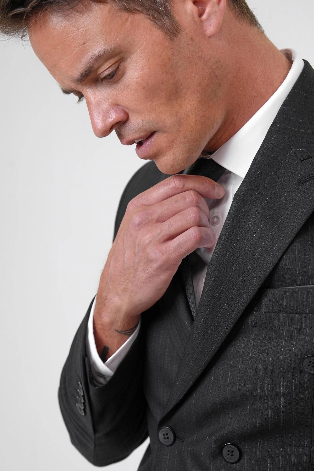 Siyah Slim Fit Desenli Sivri Yaka 6 Drop Klasik Takım Elbise