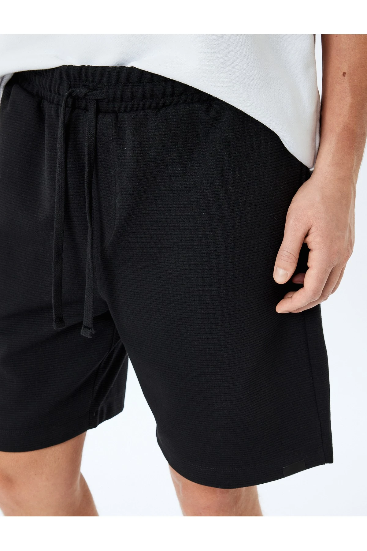Cep Detaylı Bermuda Beli Bağcıklı Şort