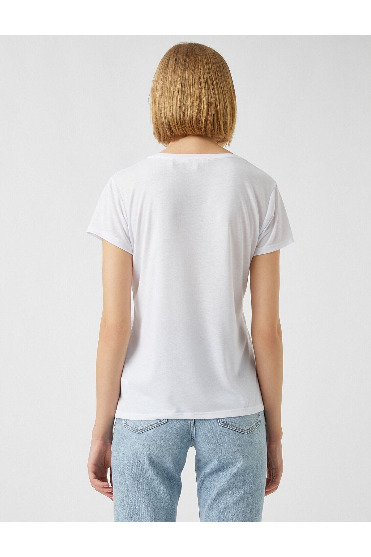 2yak13493yk Yuvarlak Yaka Kısa Kollu Normal Kalıp Koyu Beyaz Kadın T-shirt