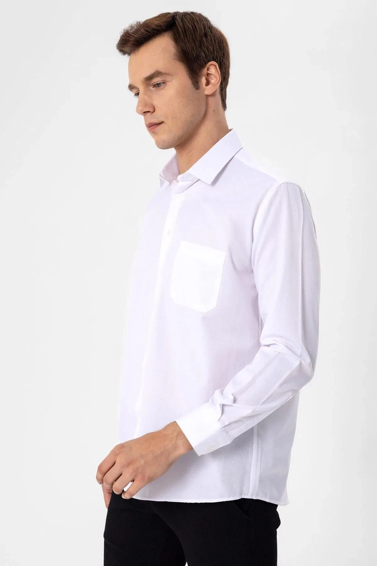 Rahat Kalıp Armür Desenli Cepli Beyaz Erkek Gömlek