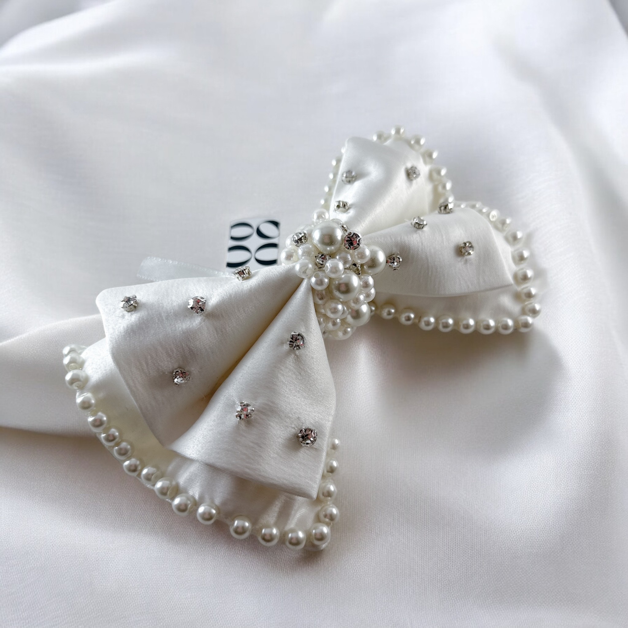İncili Beyaz Saten Bride Saç Tokası