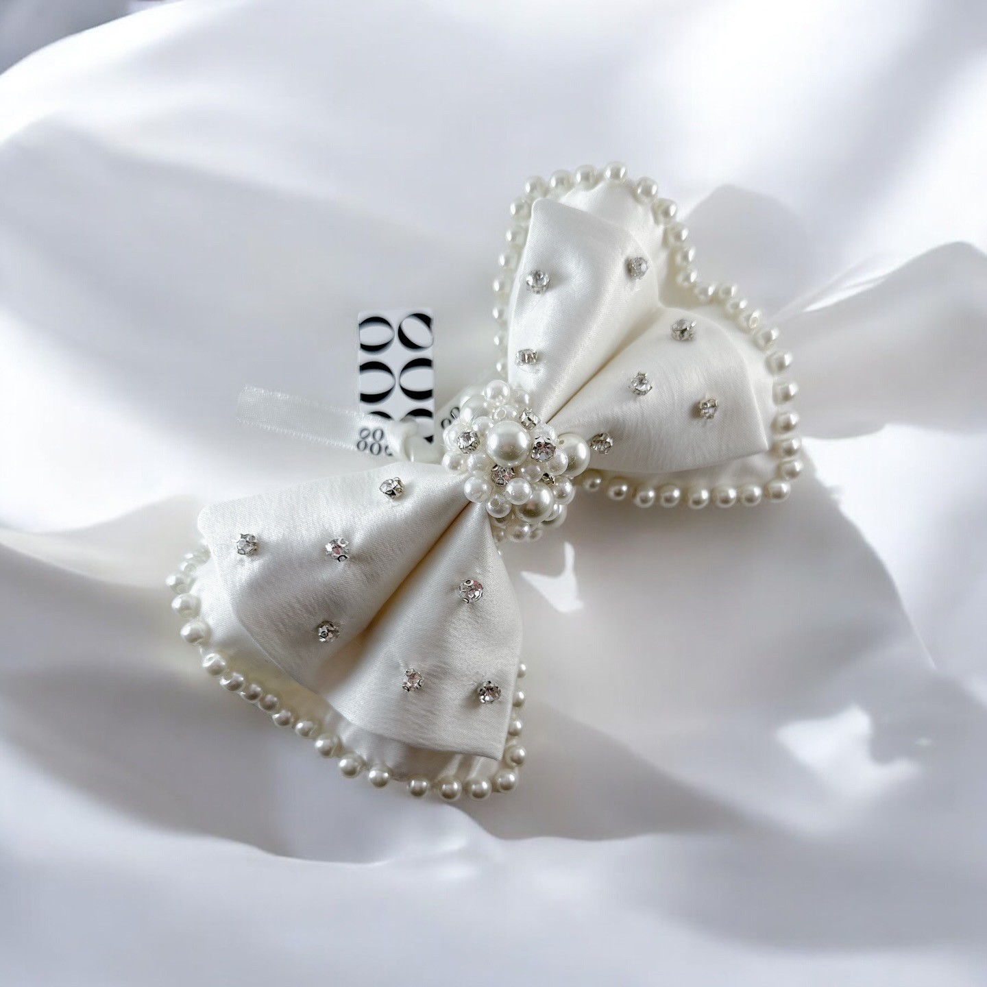 İncili Beyaz Saten Bride Saç Tokası