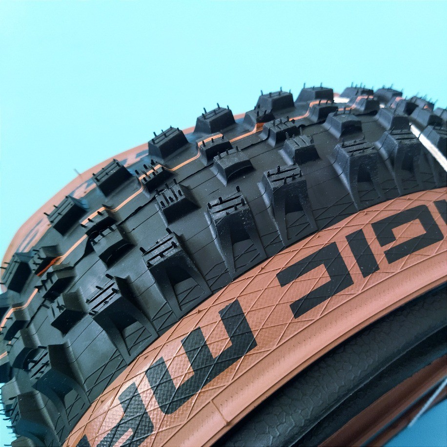 Schwalbe Magic Marry Evo Super Gravity 27.5 2.40 Amber Yanak