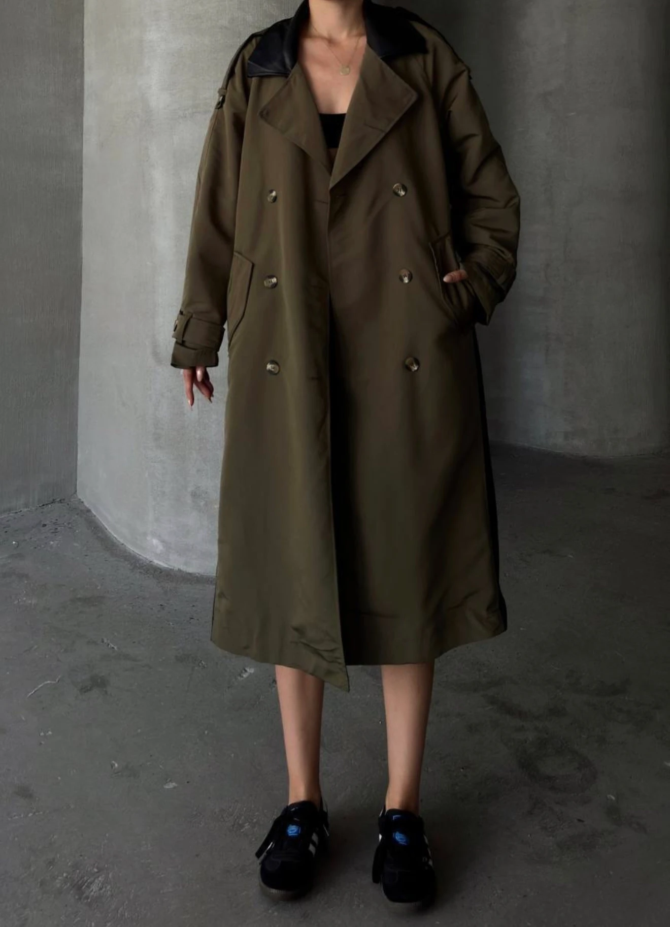Deri Detaylı Yeşil Trenchcoat 