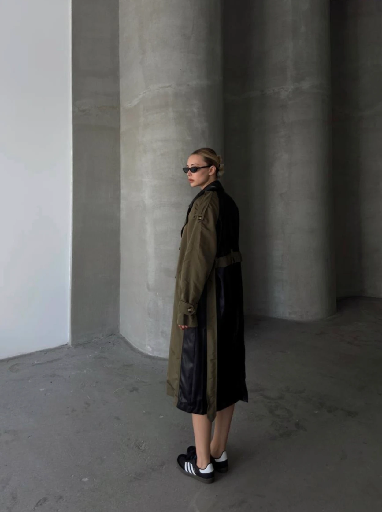 Deri Detaylı Yeşil Trenchcoat 