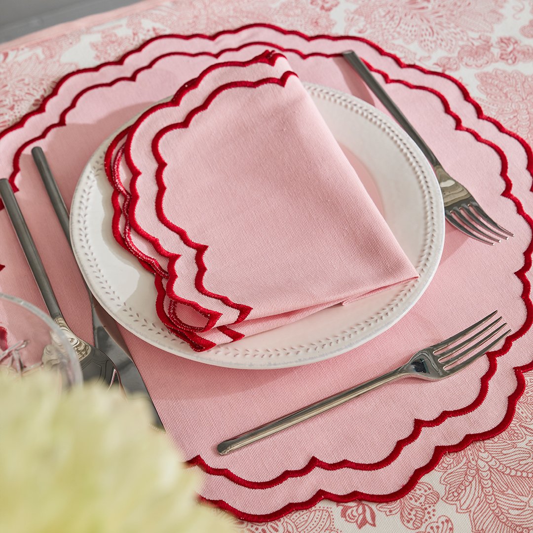 Pembe Herme Amerikan Servisi ve Yemek Peçetesi