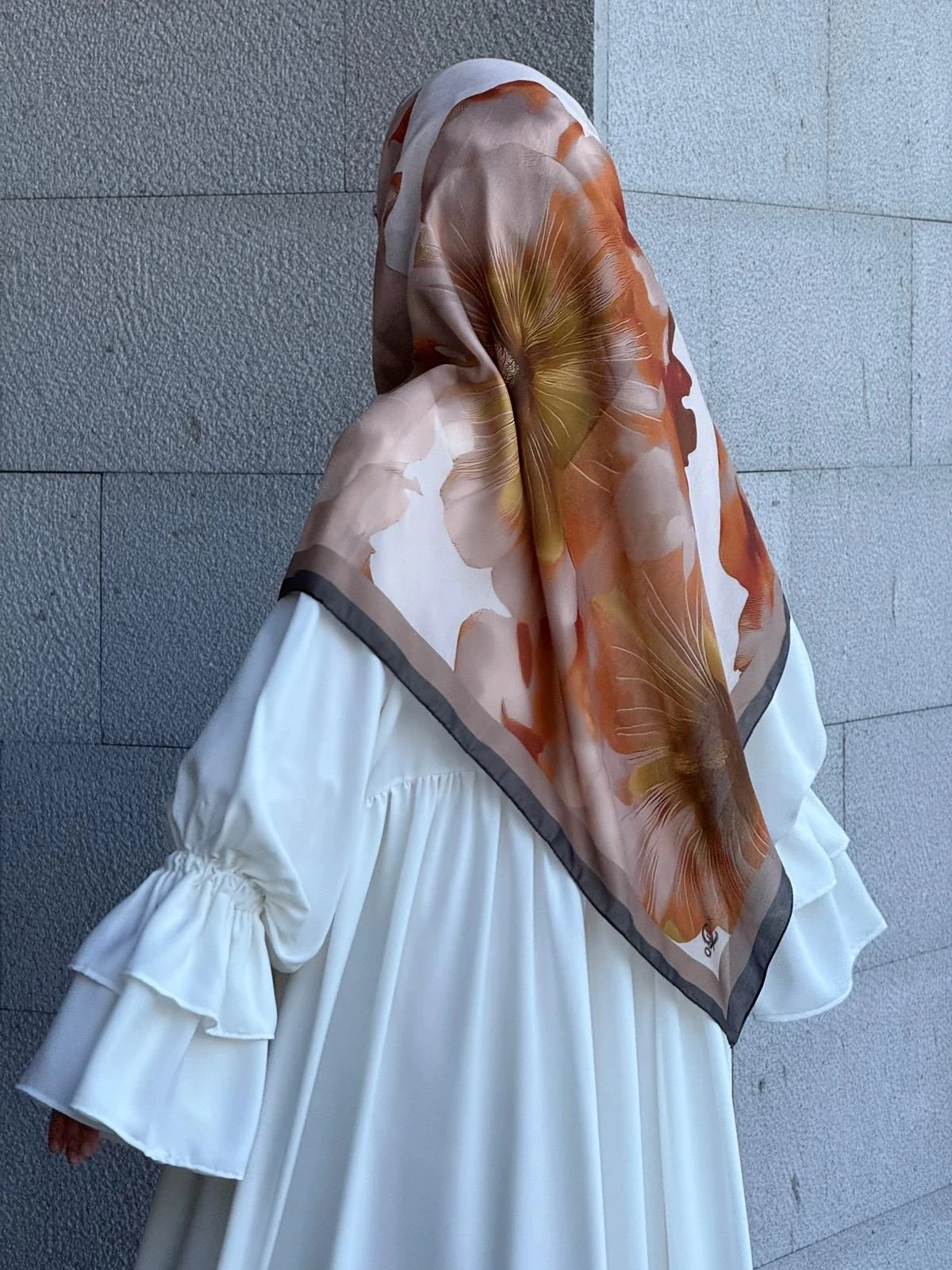 Büyük Boy Pamuklu Flora Desen Eşarp-Vizon