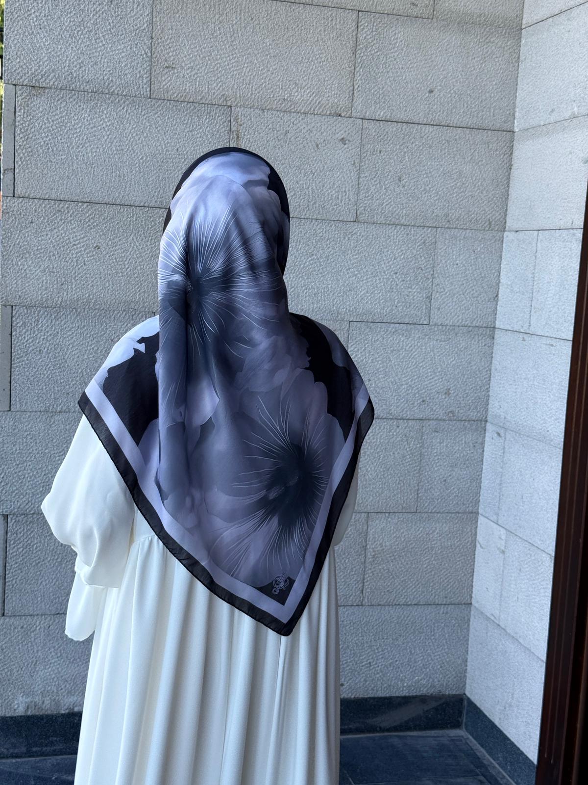 Büyük Boy Pamuklu Flora Desen Eşarp-Siyah/Antrasit