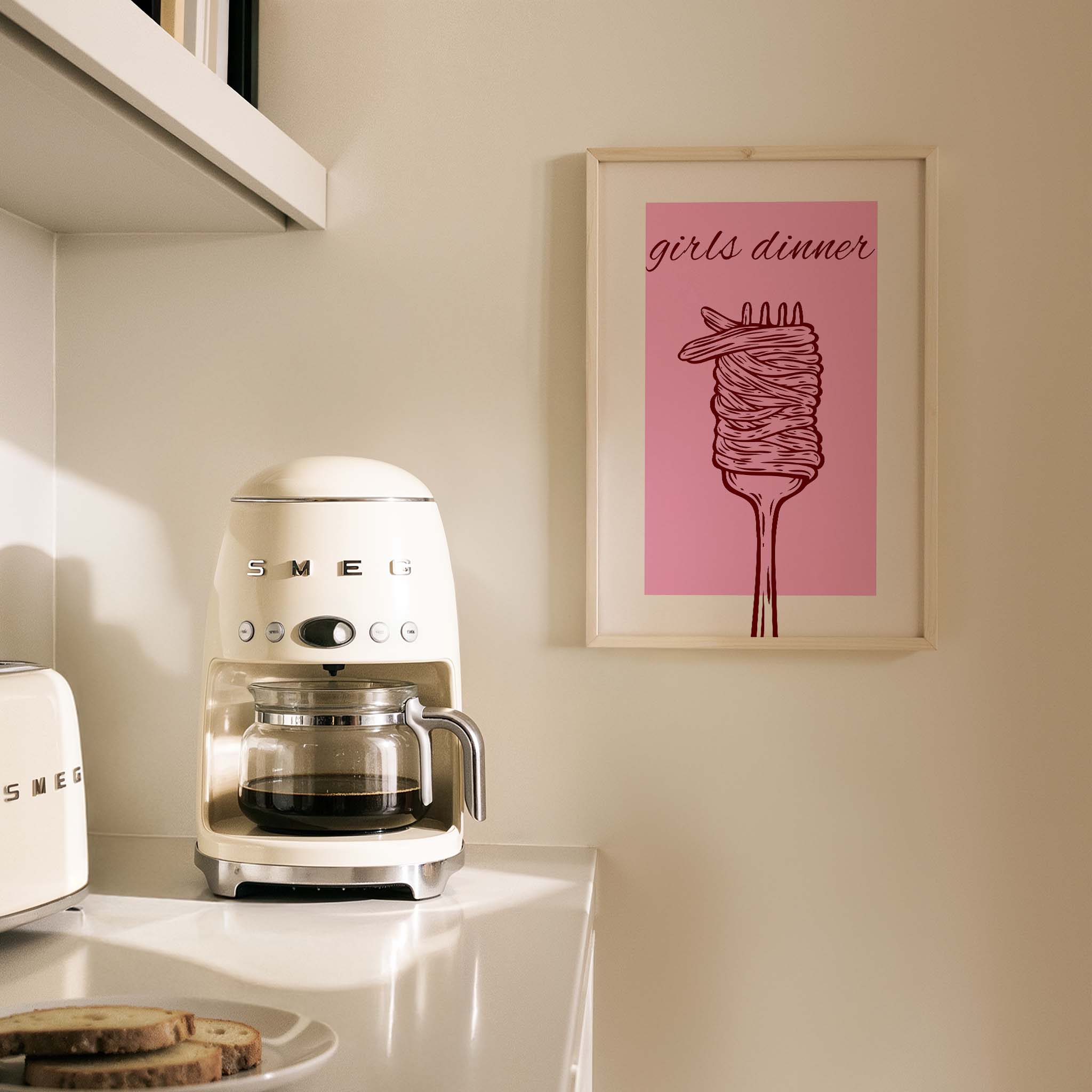 Kızların Akşam Yemeği Pembe Tipografi Mutfak Duvar Tablosu