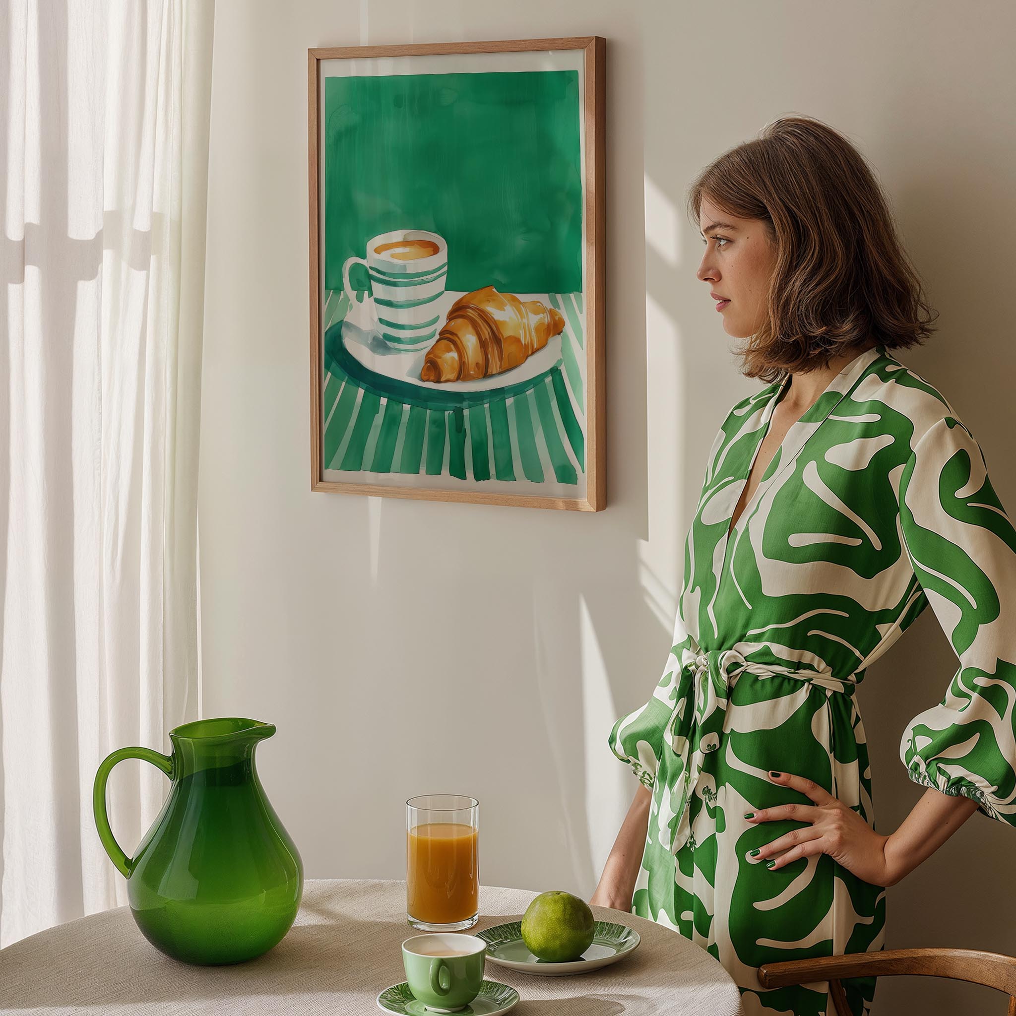 Minimalist Çizgili Kadın Kahveyle