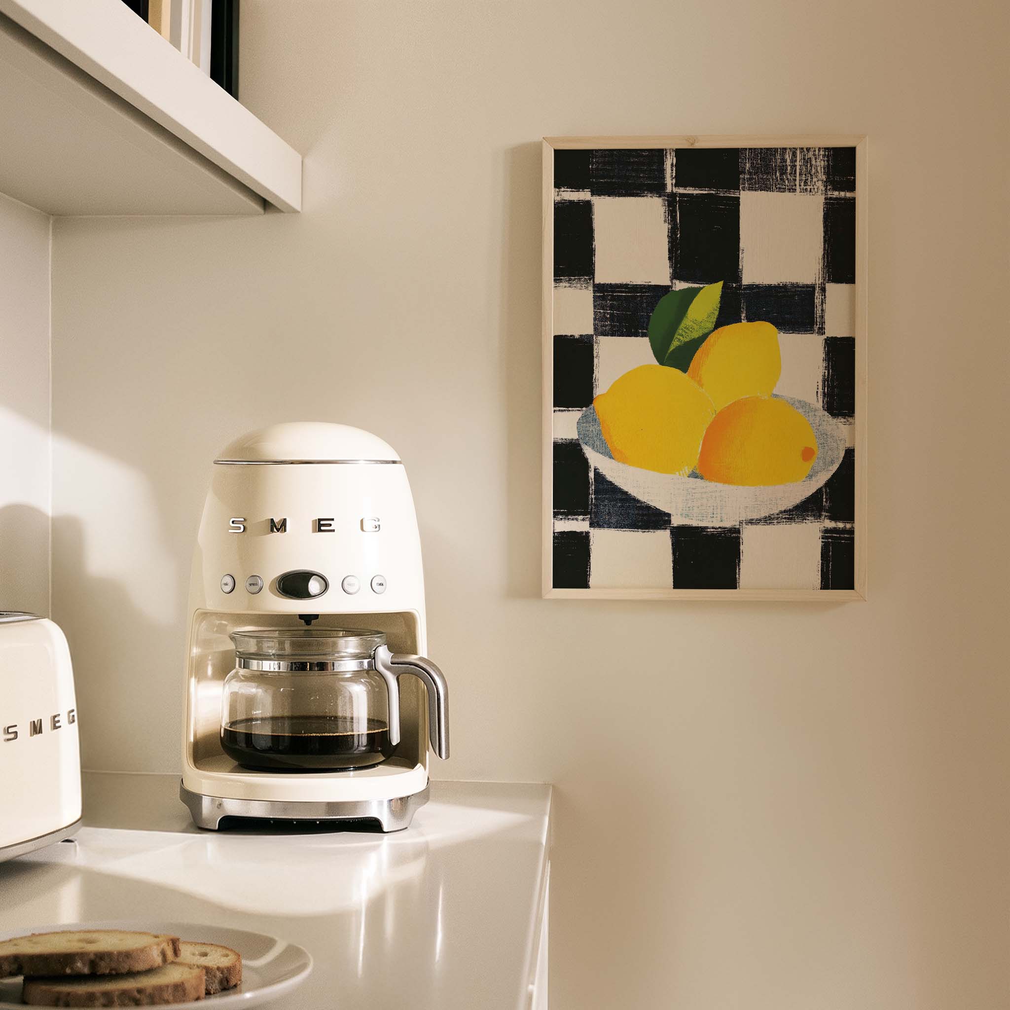 Siyah Beyaz Desen Üzerinde Limonlar Mutfak Duvar Tablosu