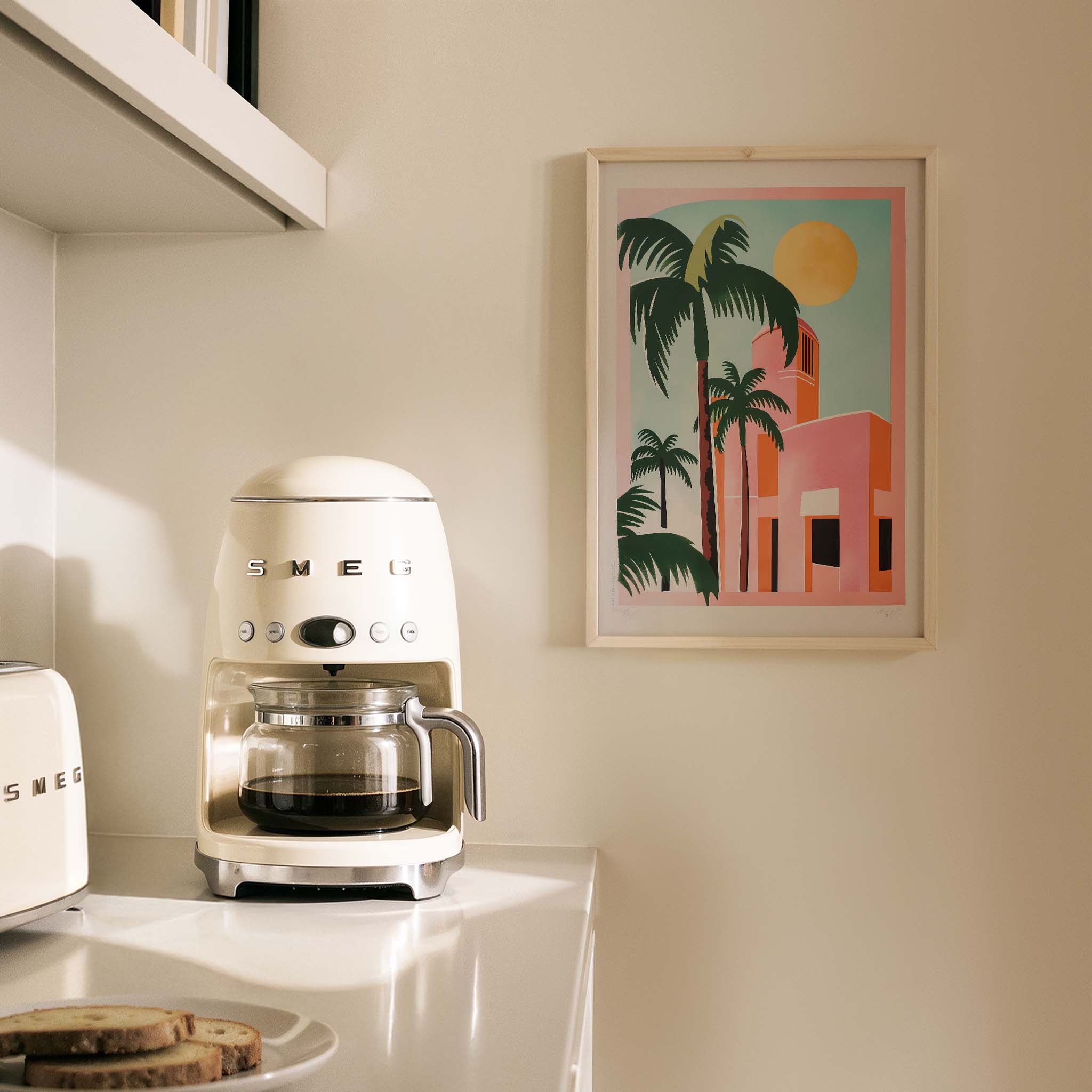 Pembe Villa ve Palmiyeler Maximalist - Duvar Tablosu