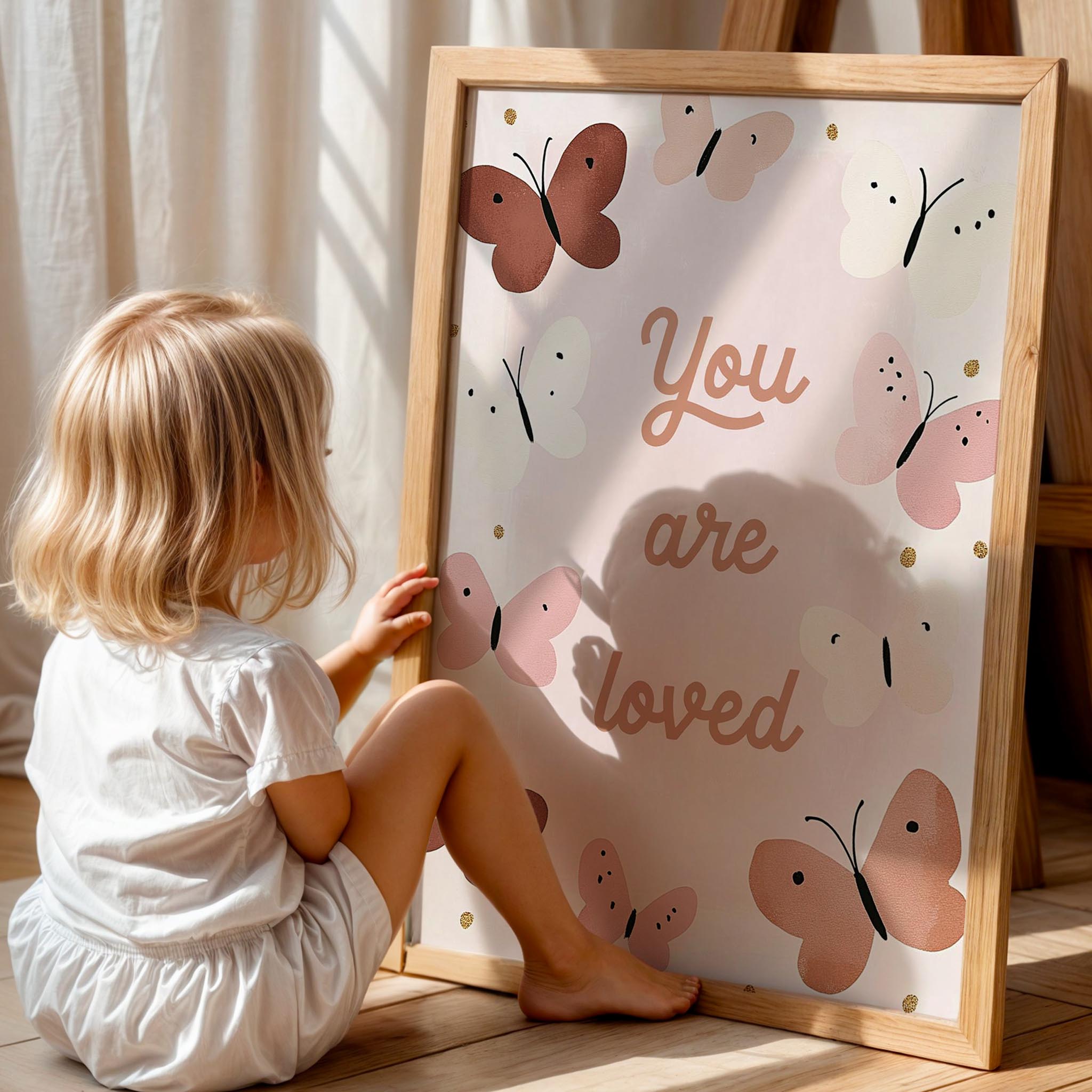 Kelebekli Seviliyorsun Tipografi Kız Çocuk Odası Ahşap Tablo