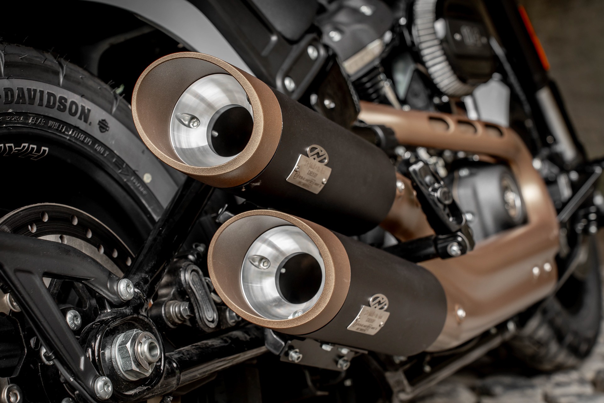 Dr. Jekill & Mr. Hyde Egzoz Harley-Davidson Sport Glide (FLSB)