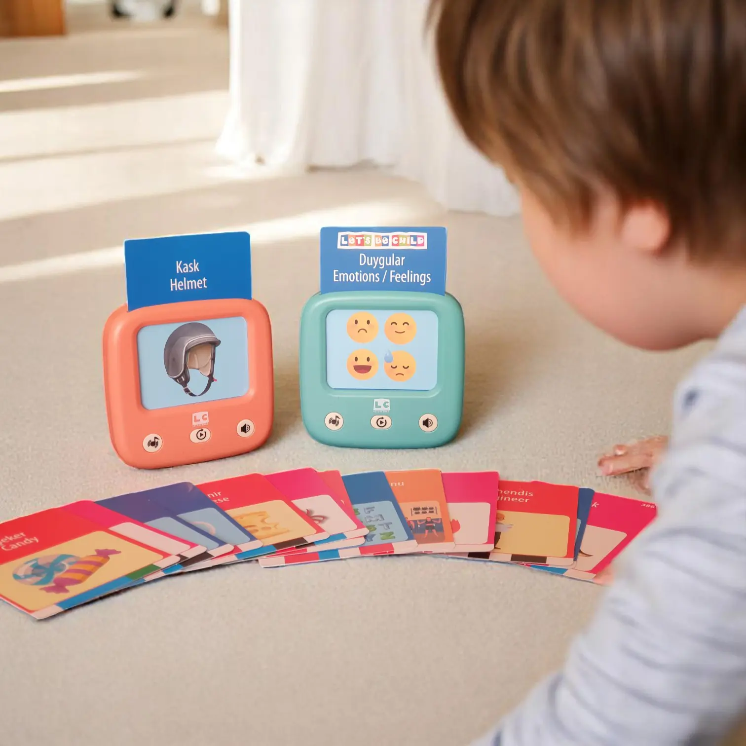 Türkçe-İngilizce Konuşan Flash Kartlar