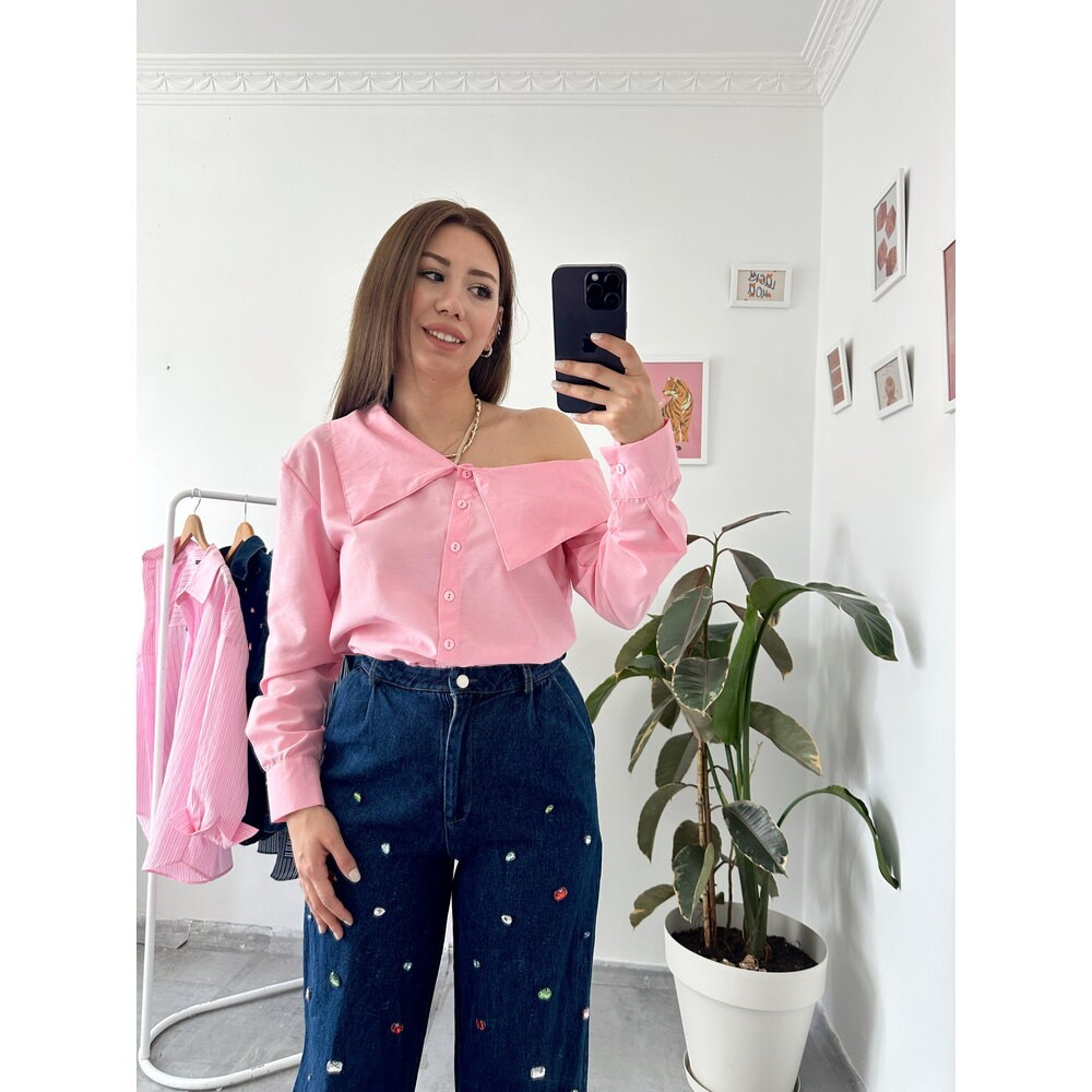 Omzu Kayık Pembe Gömlek