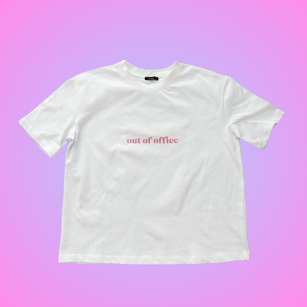 Pembe Baskı - out of office Beyaz Tshirt