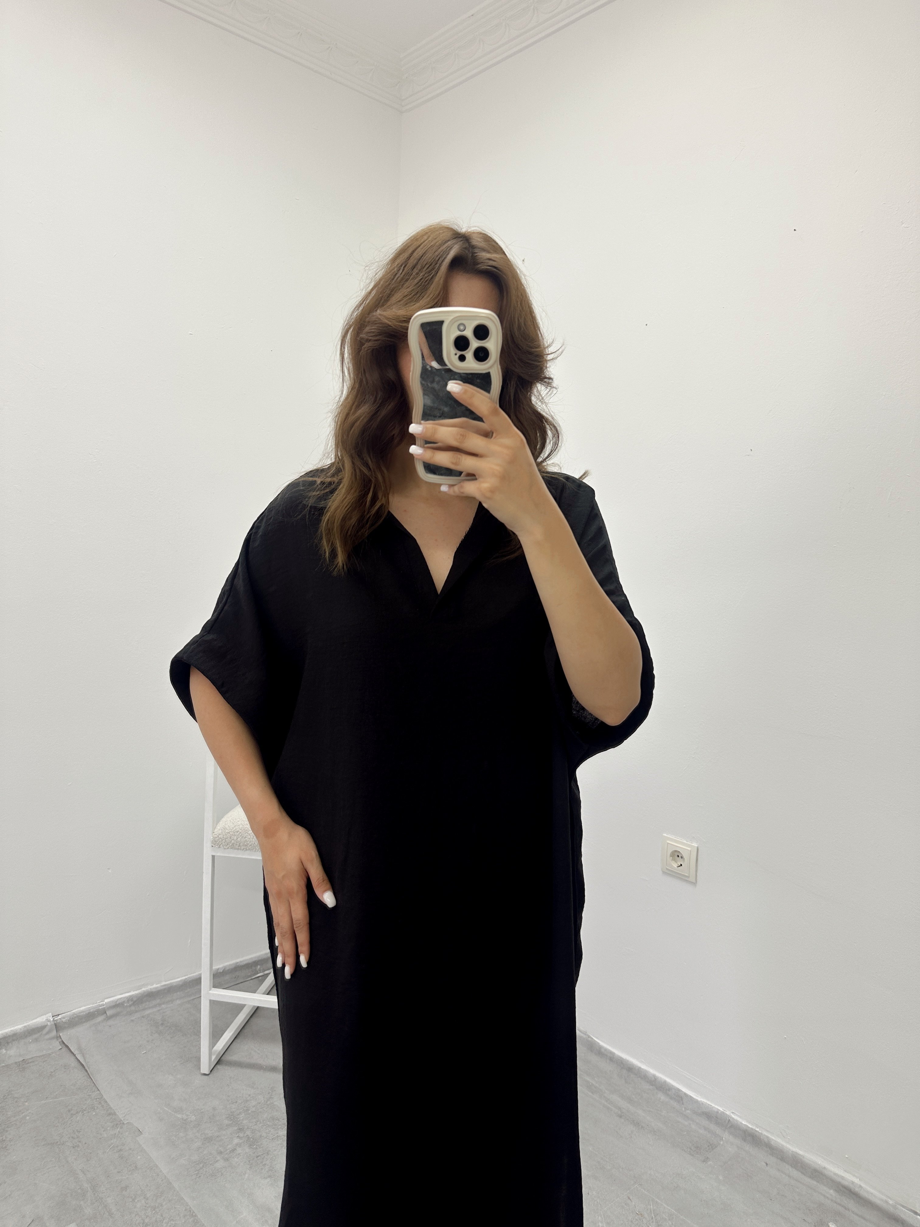 Siyah Oversize Polo Yaka Yanları Yırtmaçlı Keten Elbise