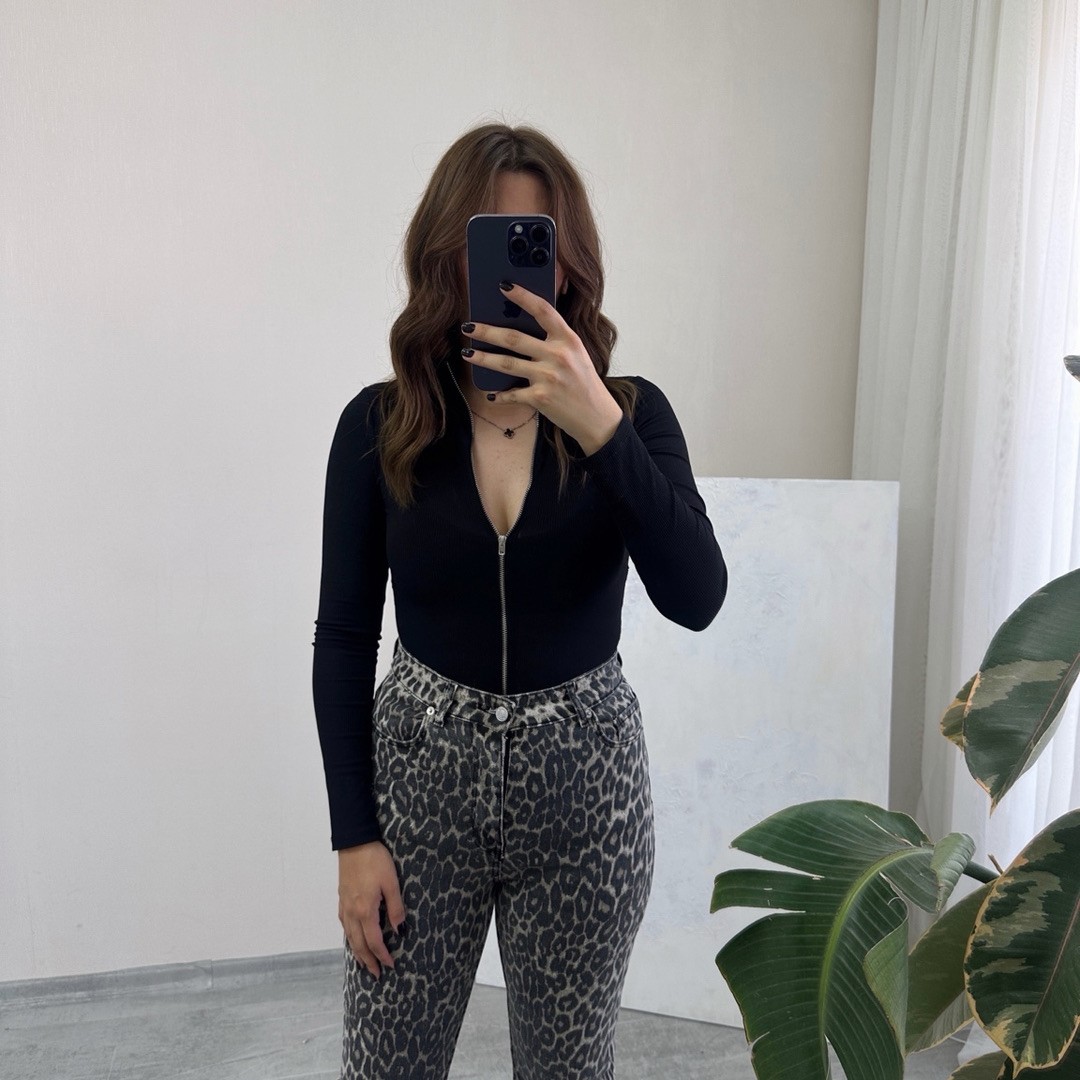 Dik Yaka Fermuarlı Bodysuit