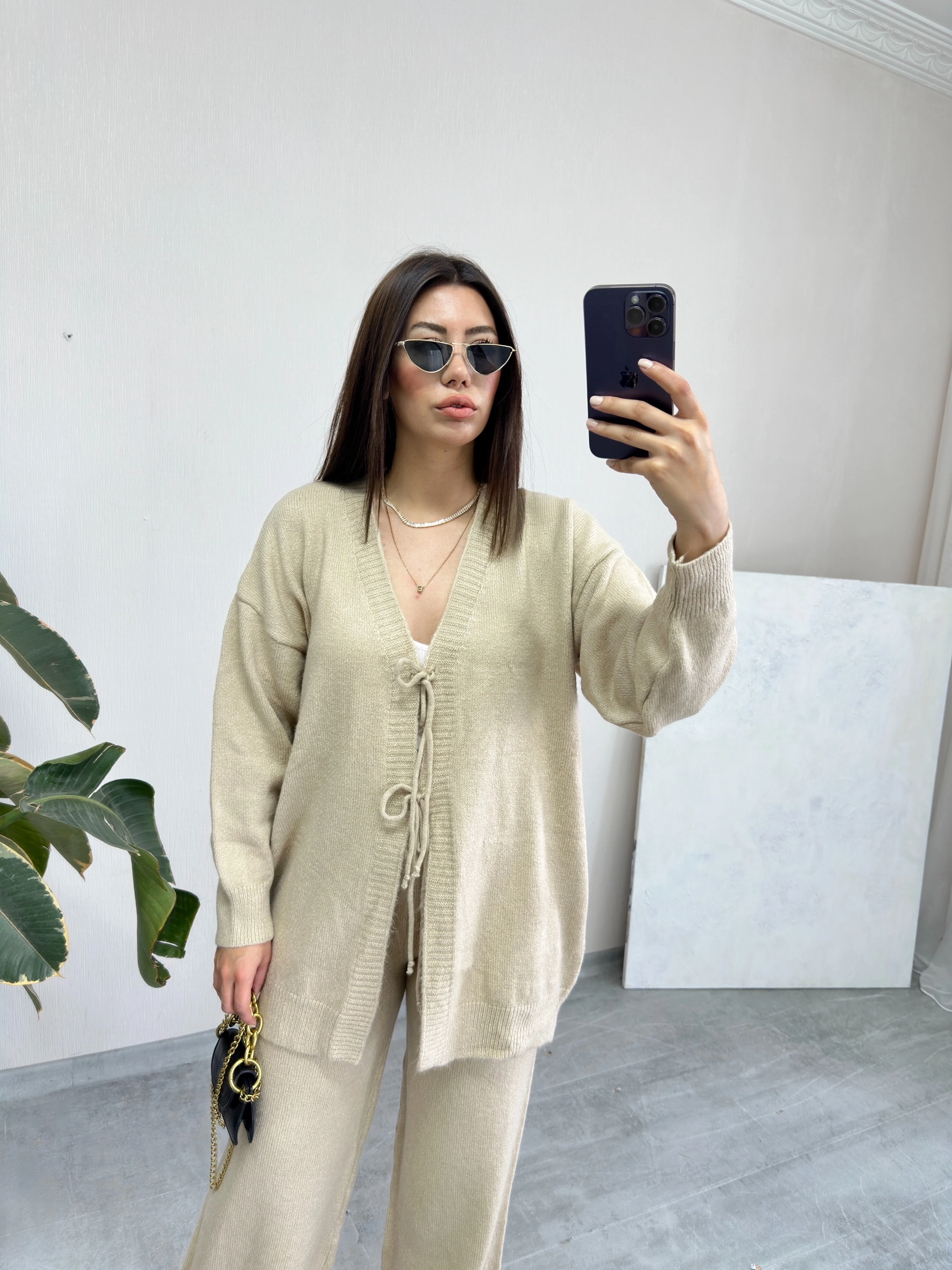 Bağcık Detaylı Bej Yün Takım