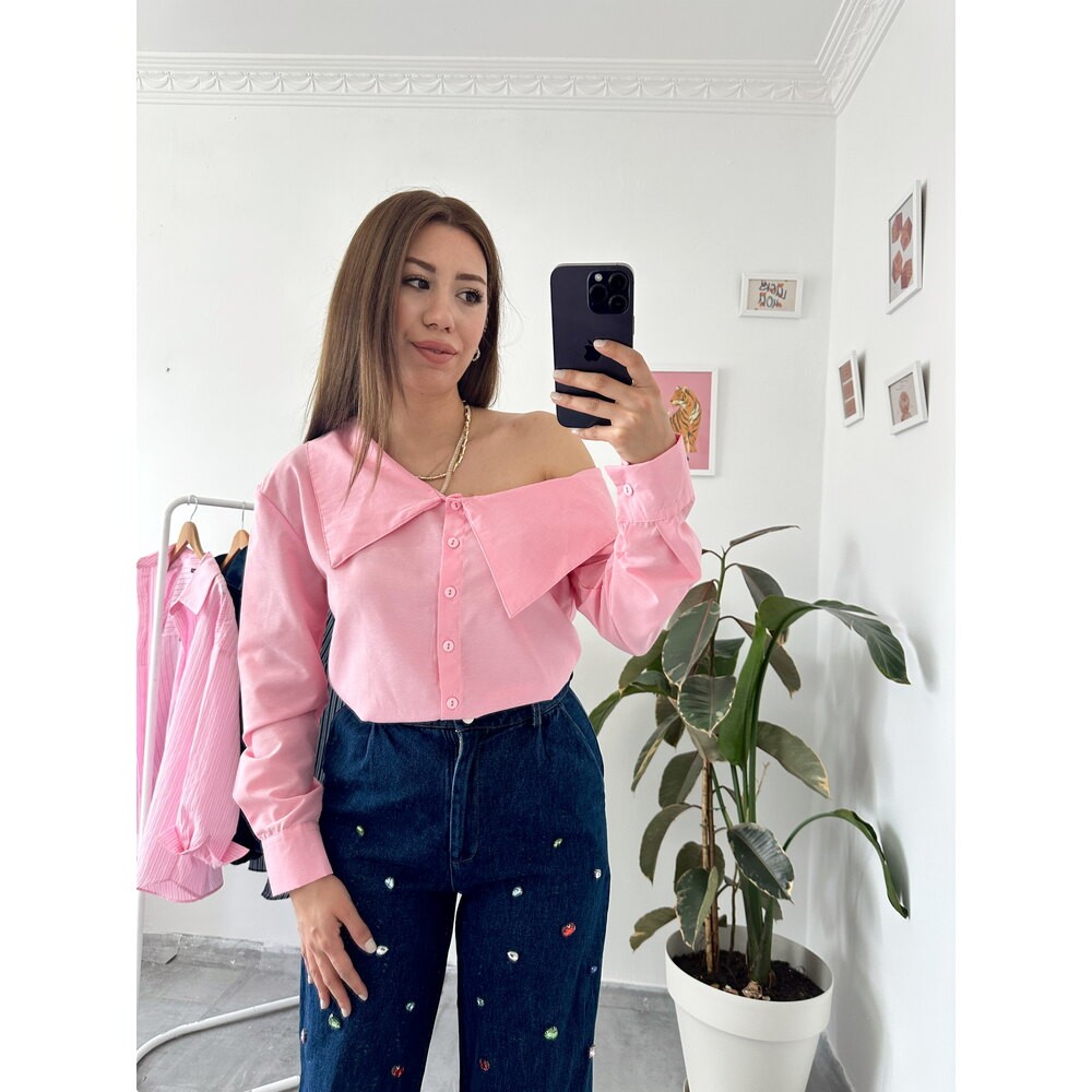 Omzu Kayık Pembe Gömlek