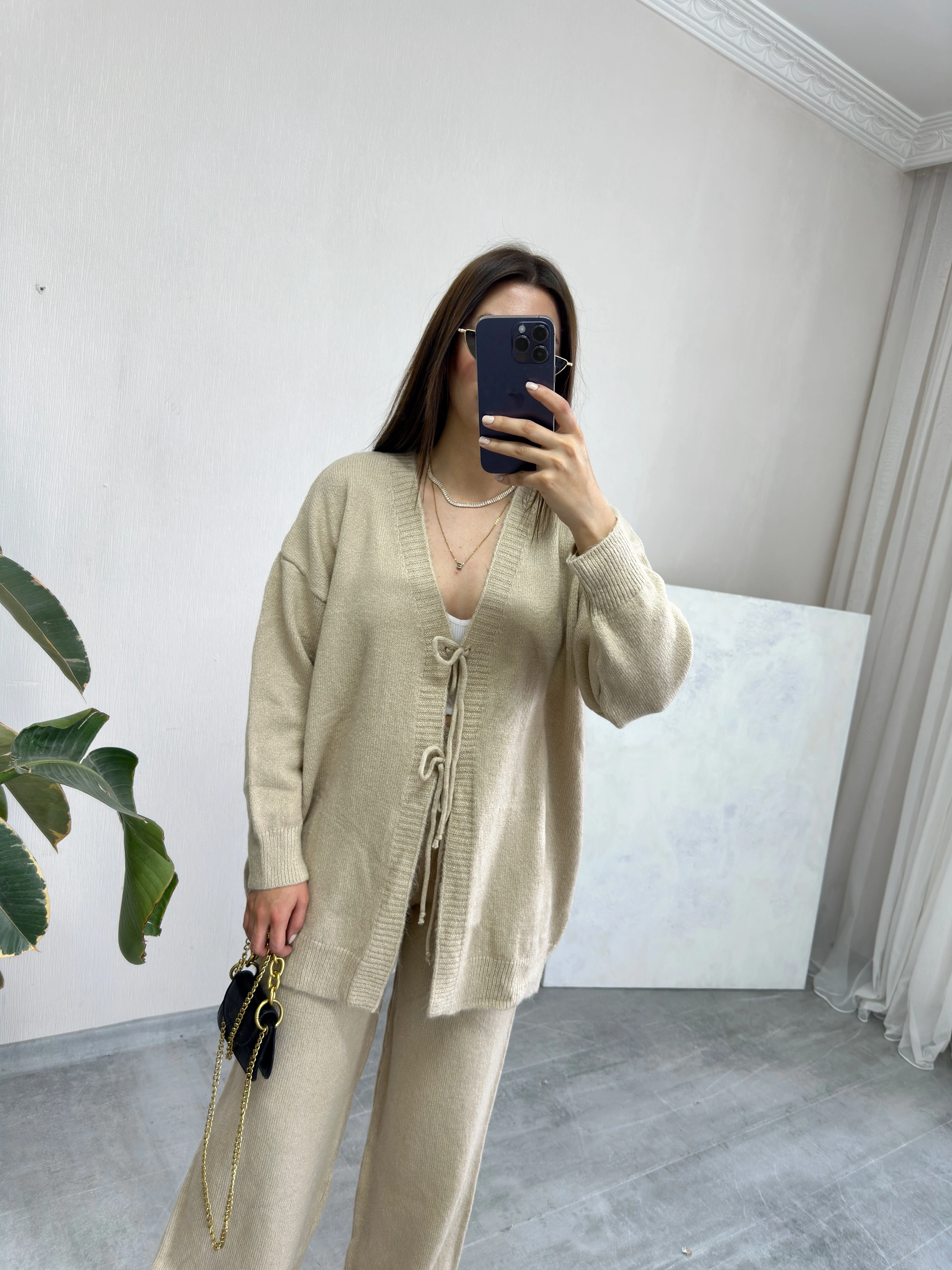 Bağcık Detaylı Bej Yün Takım