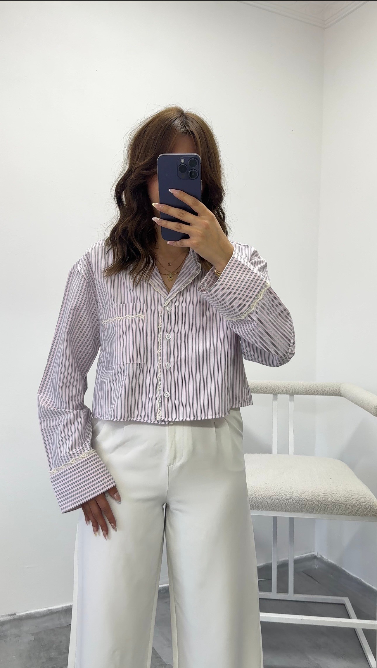Pembe Çizgili Güpür ve Cep Detaylı Crop Gömlek
