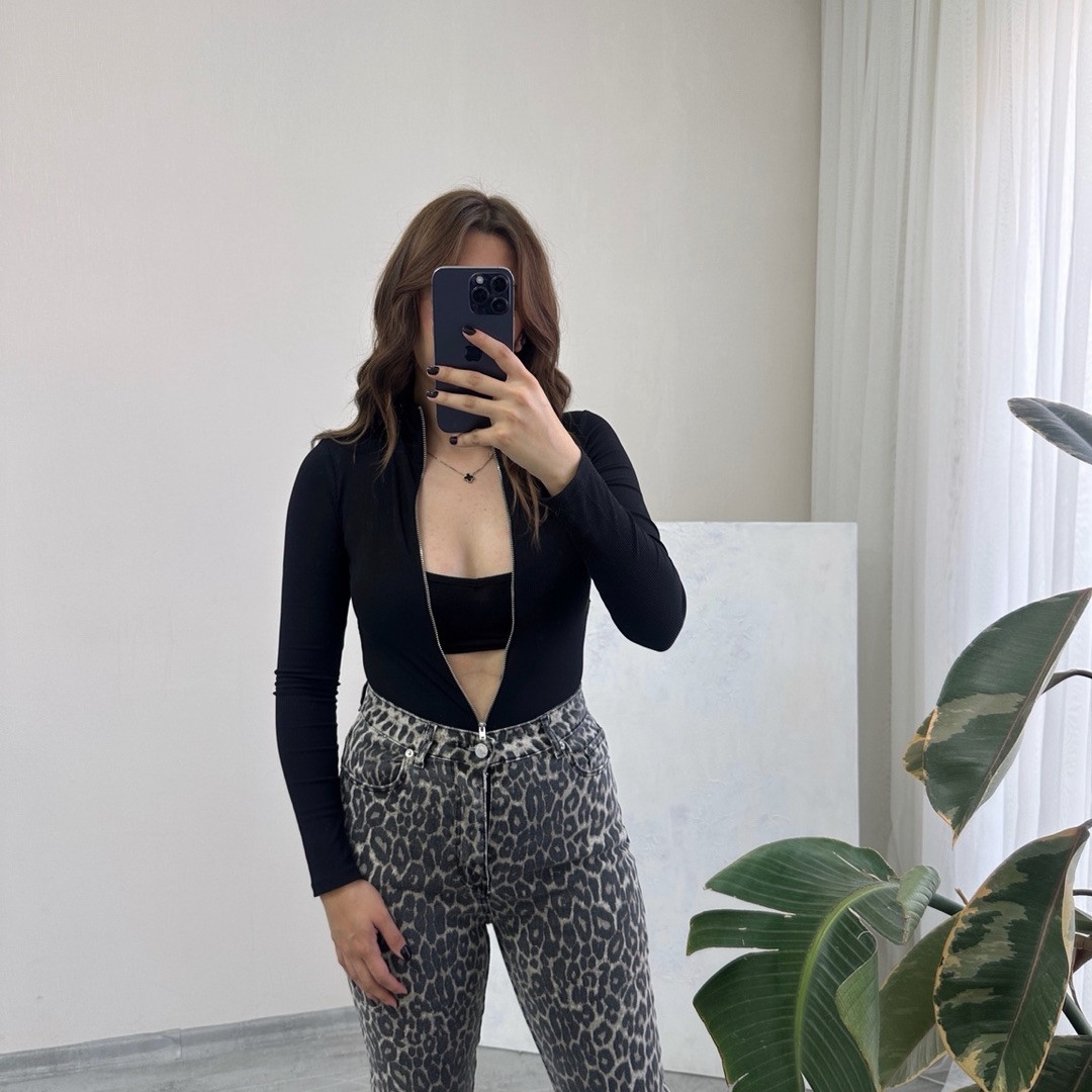 Dik Yaka Fermuarlı Bodysuit