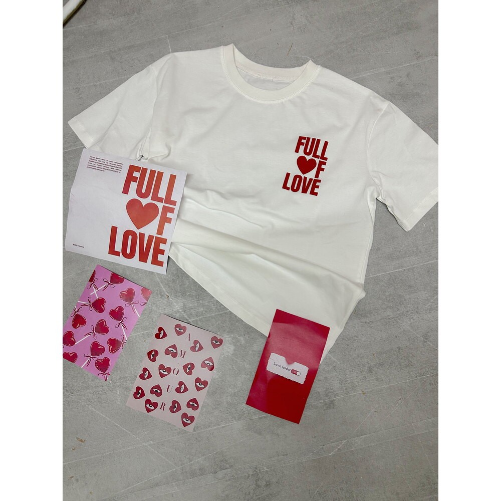 Sırtı Kişiselleştirilebilir Harfli Kalpli Beyaz Tshirt