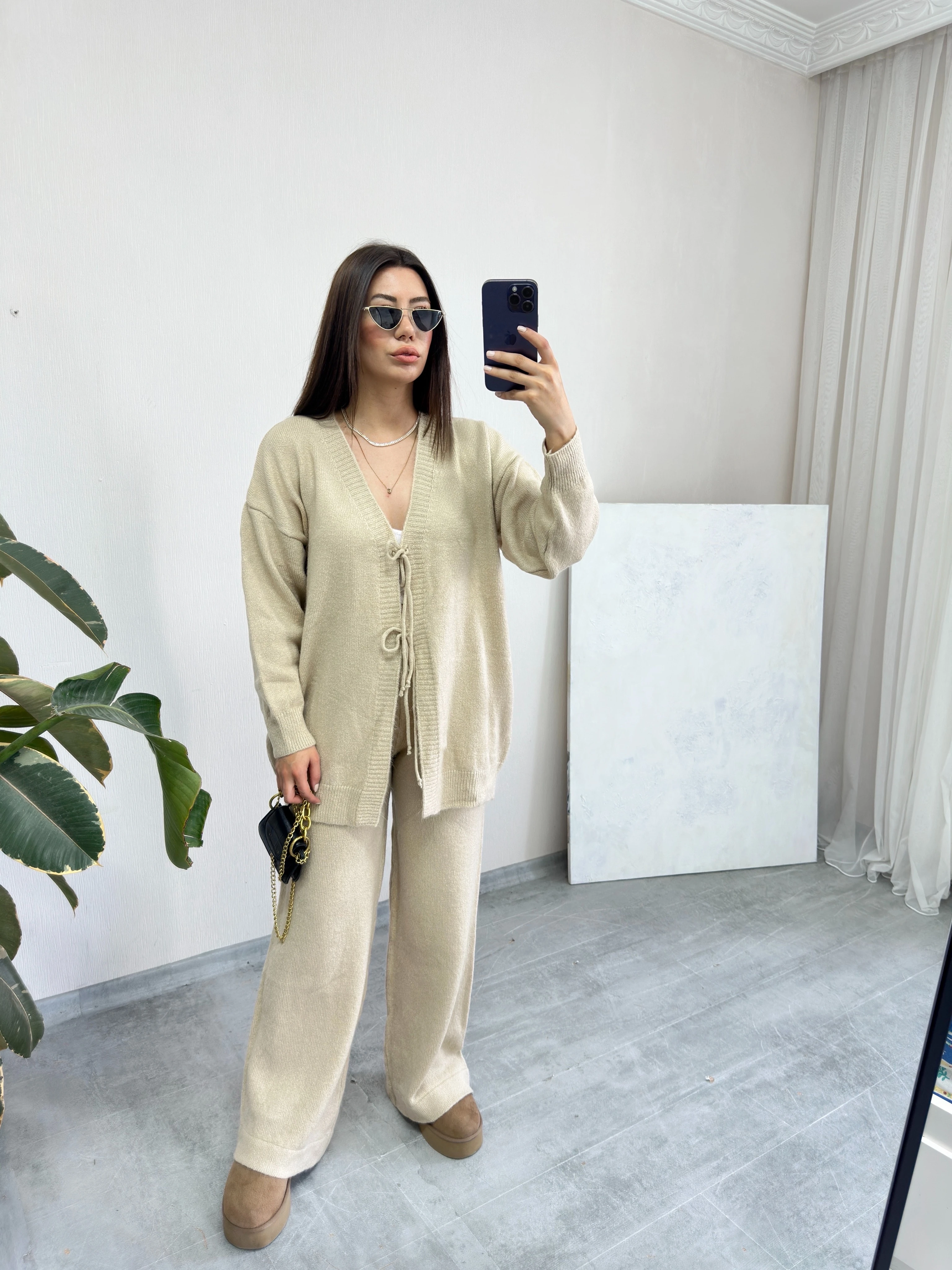 Bağcık Detaylı Bej Yün Takım