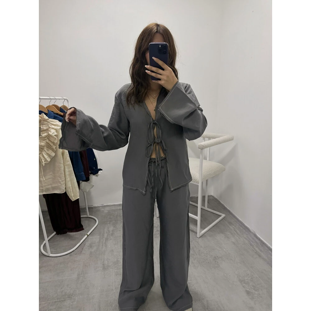 Gri Bağlama Detaylı Gömlek Pantolon Takım