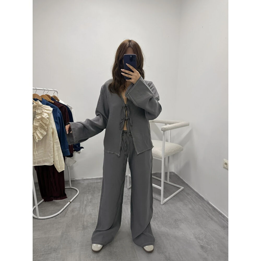 Gri Bağlama Detaylı Gömlek Pantolon Takım