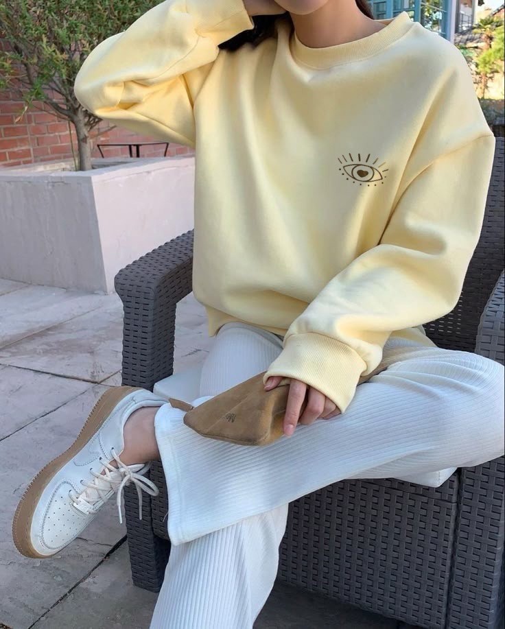 Kişiye Özel Harfli Açık Sarı Sweatshirt