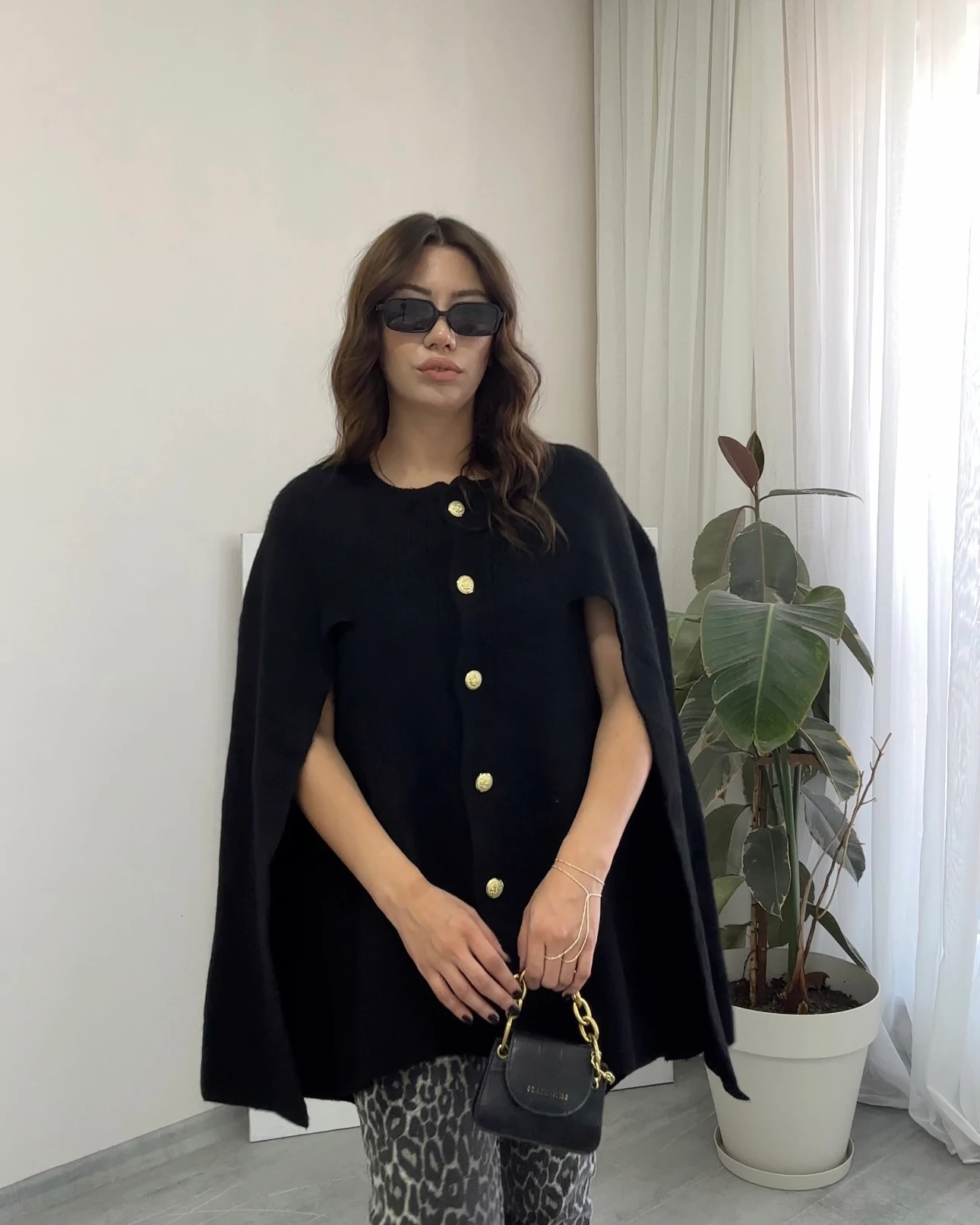 Düğme Detaylı Triko Pelerin