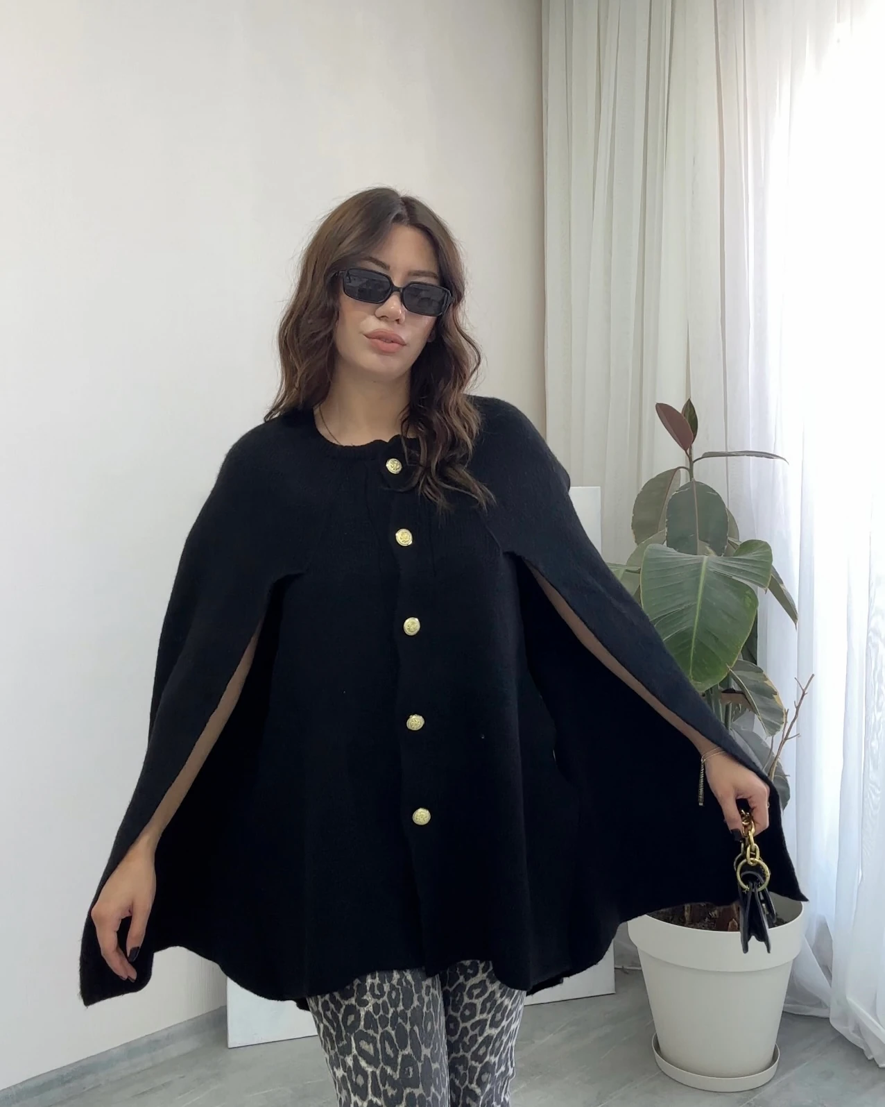 Düğme Detaylı Triko Pelerin