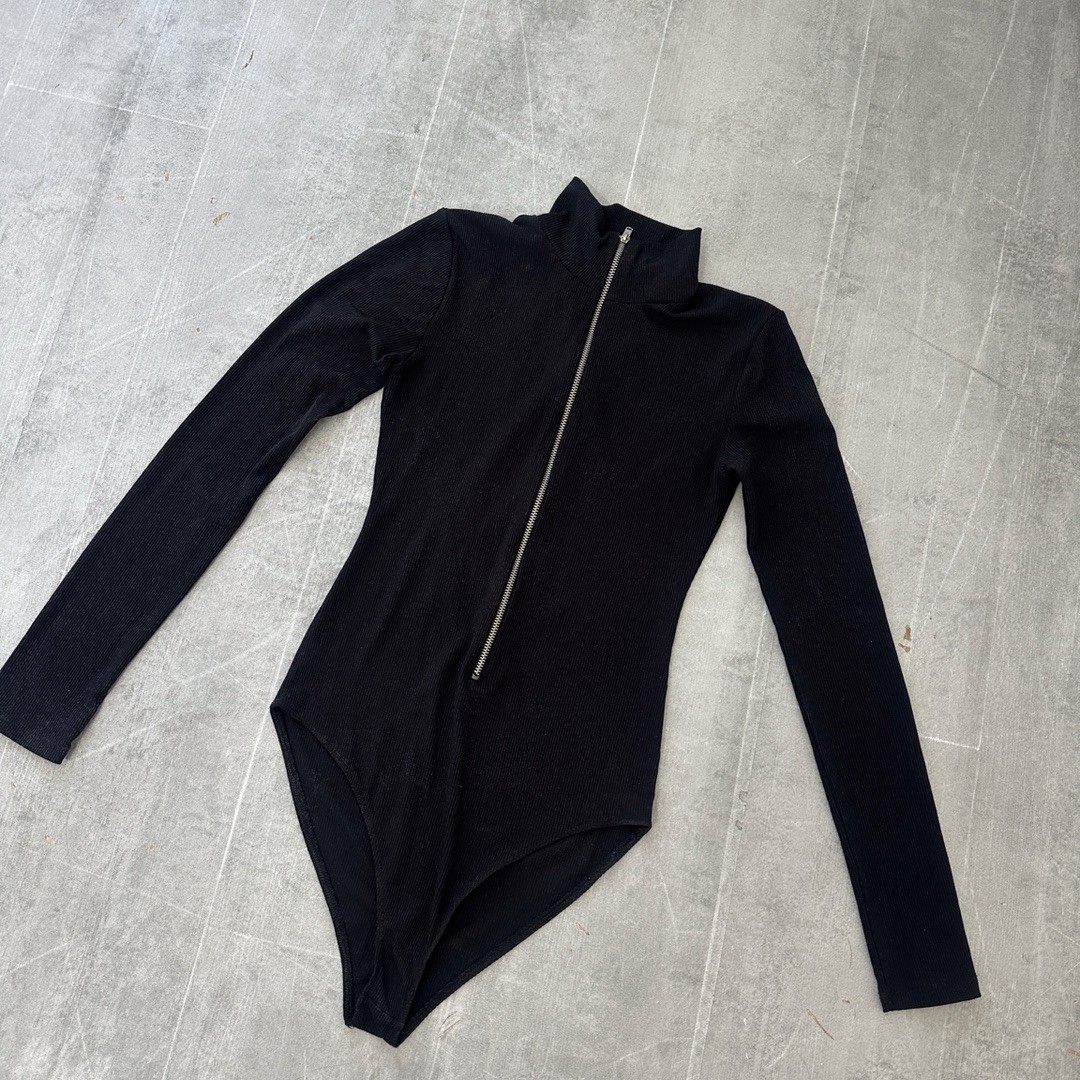 Dik Yaka Fermuarlı Bodysuit