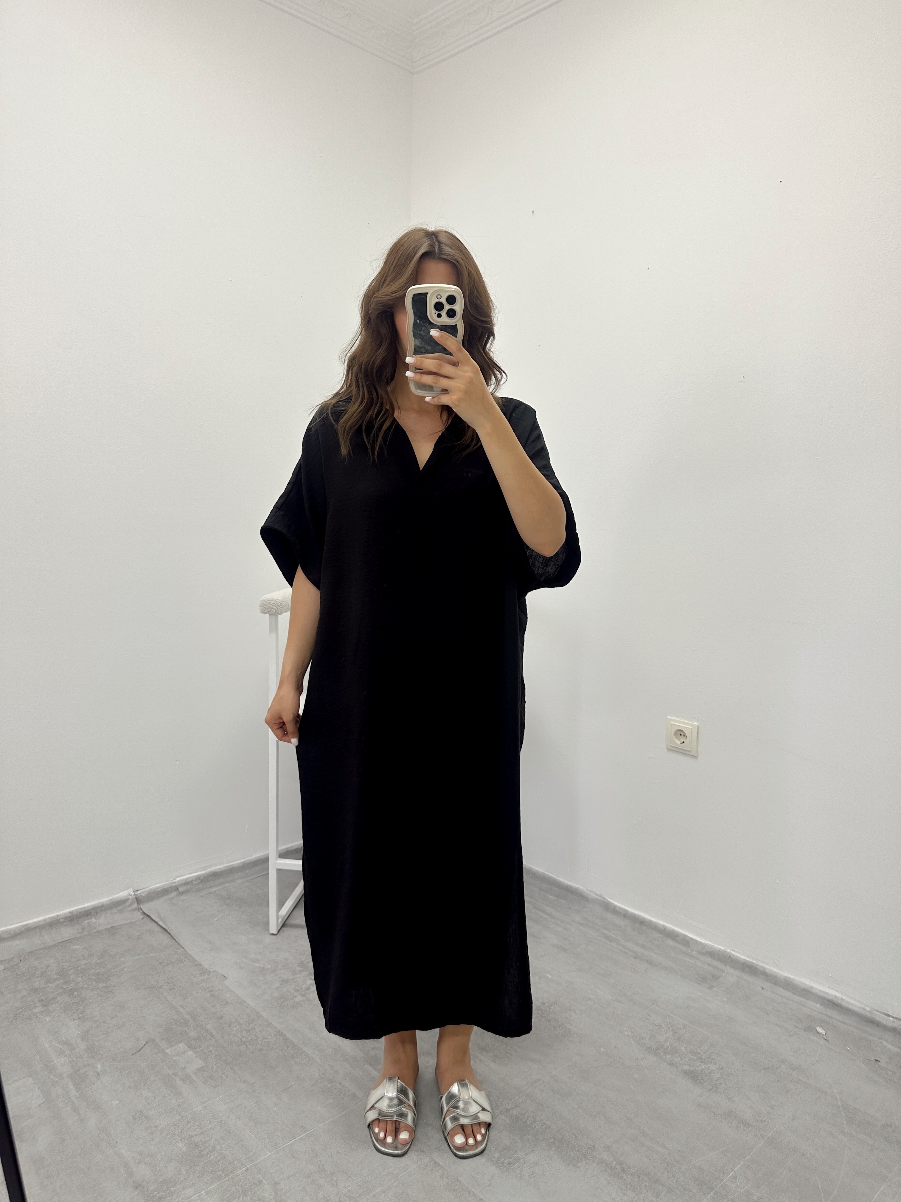 Siyah Oversize Polo Yaka Yanları Yırtmaçlı Keten Elbise