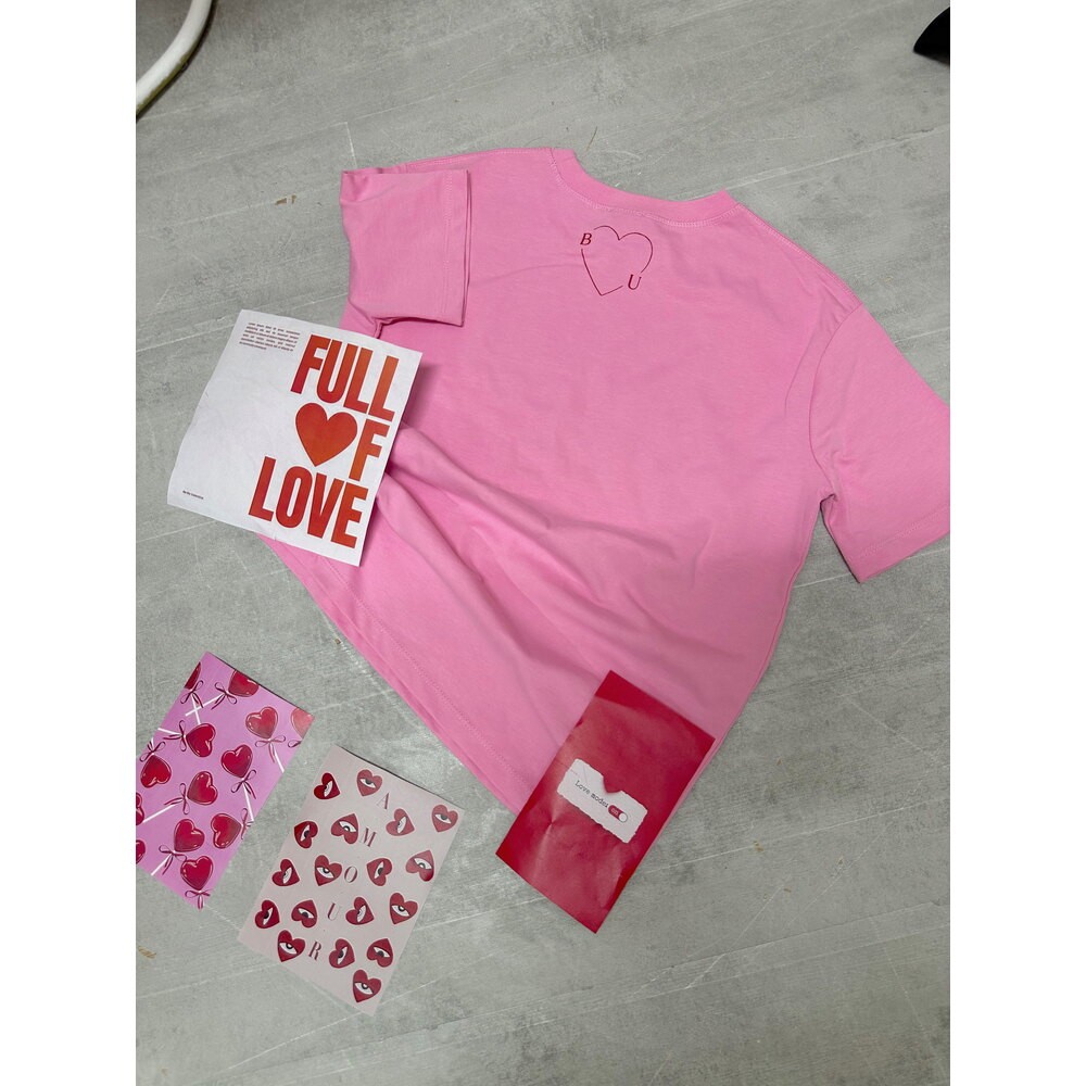 Sırtı Kişiselleştirilebilir Harfli Kalpli Pembe Tshirt