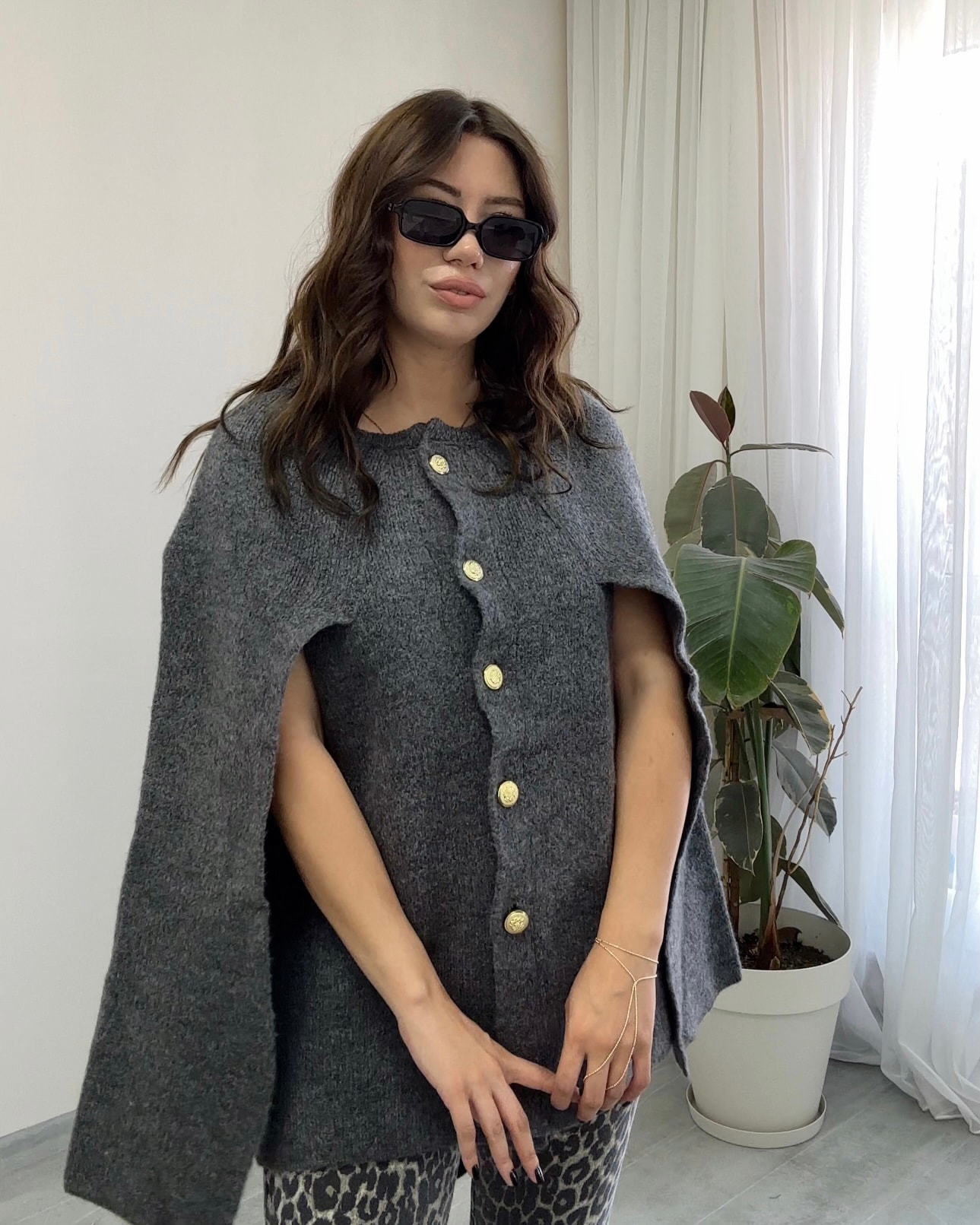 Düğme Detaylı Triko Pelerin