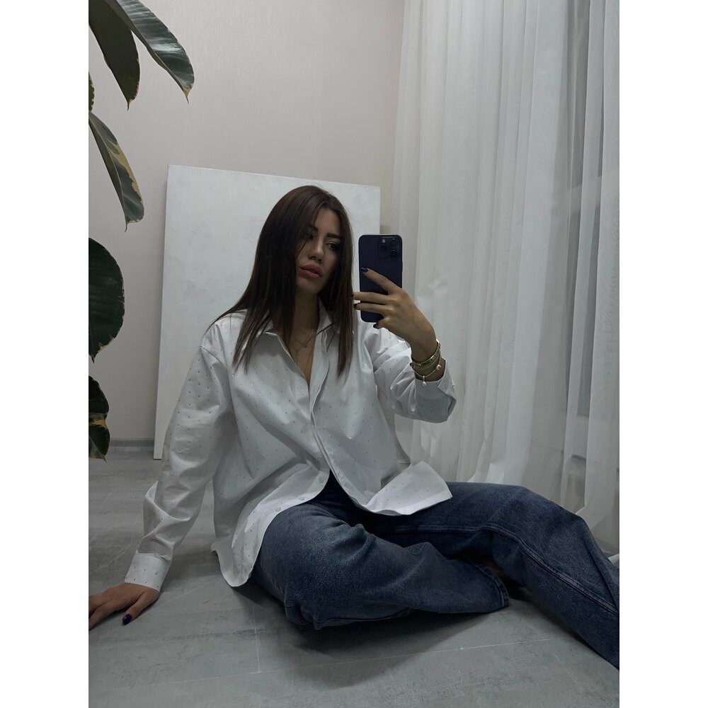 Full taşlı beyaz gömlek (oversize kalıp)