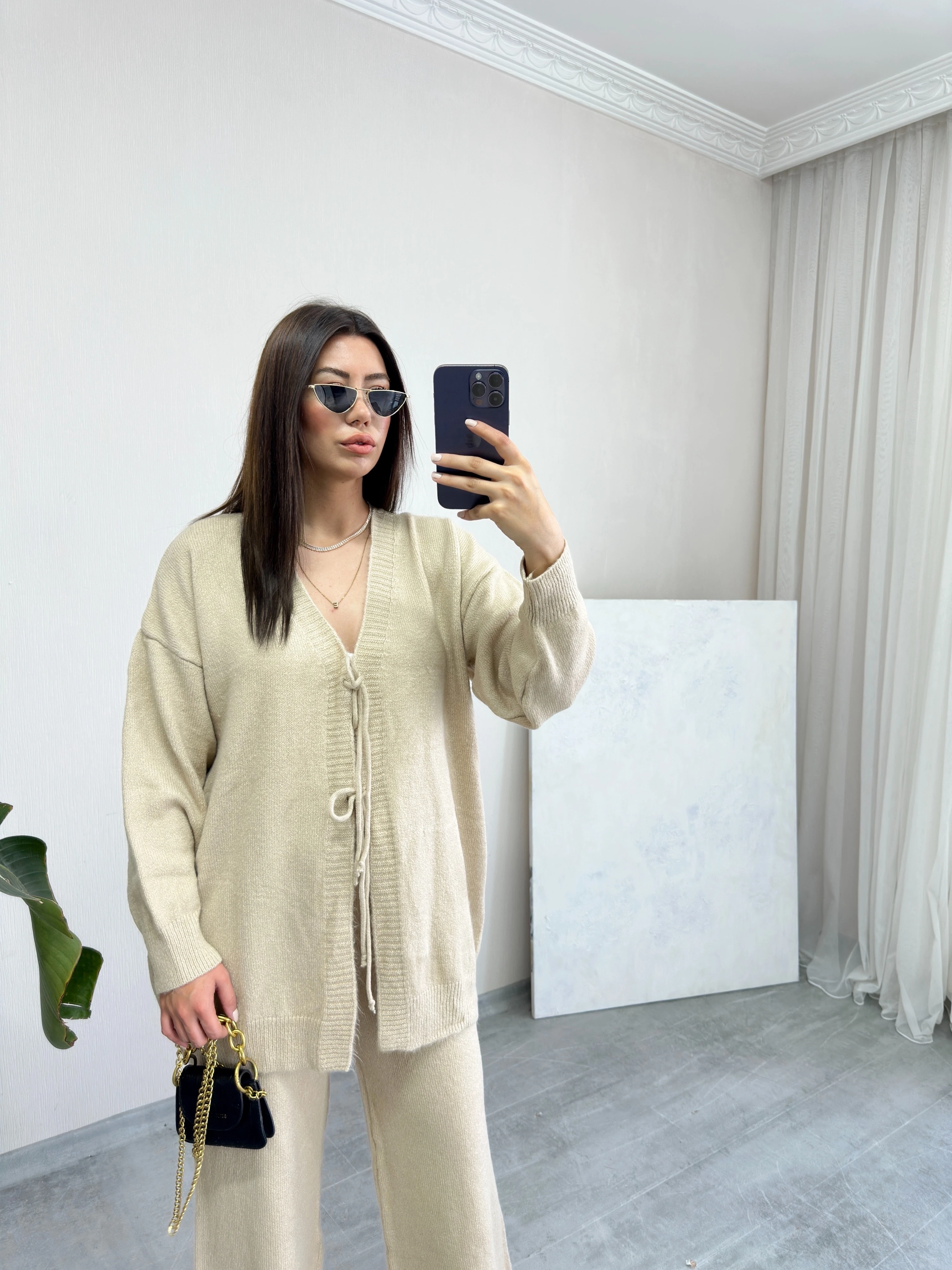 Bağcık Detaylı Bej Yün Takım